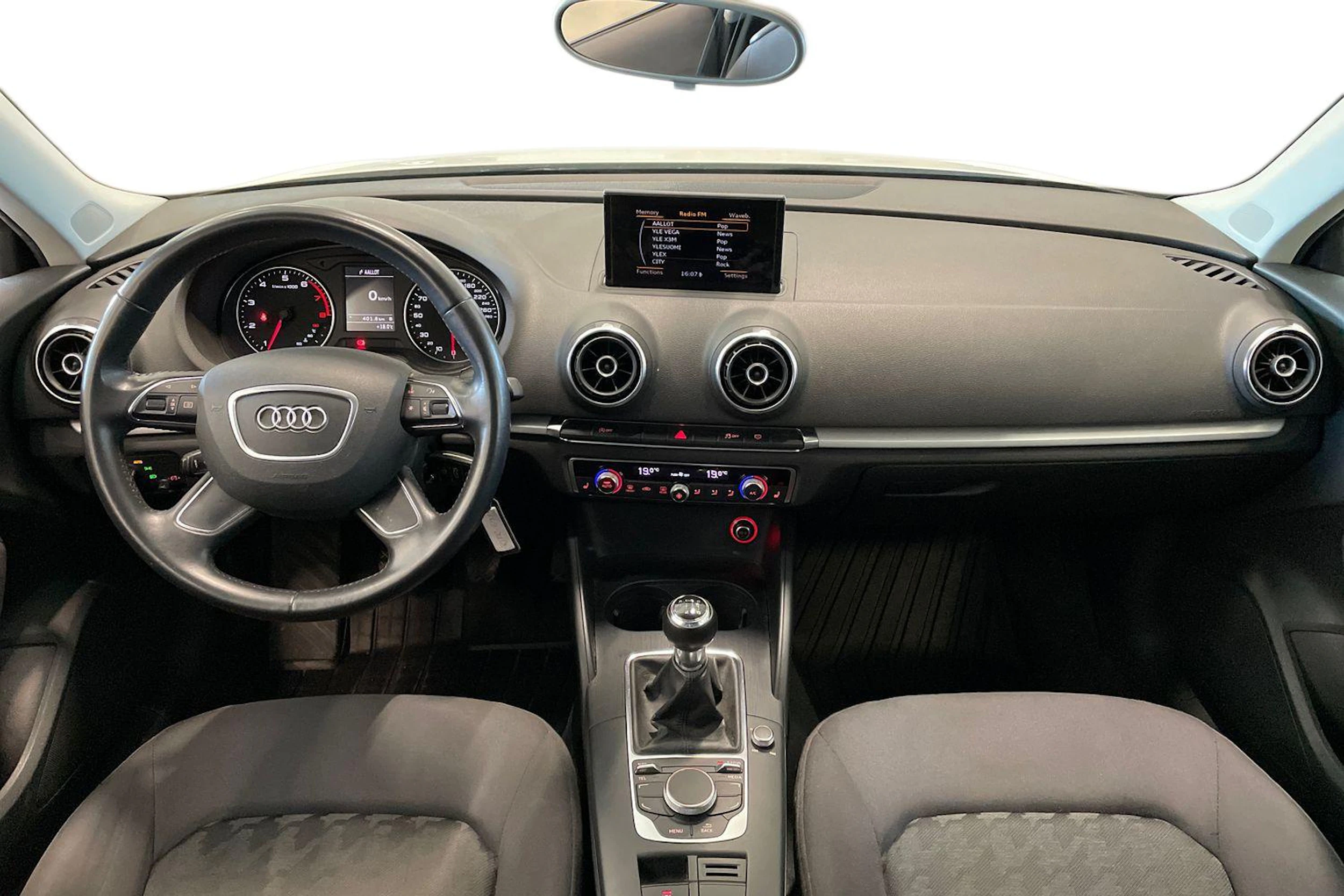 valkoinen Audi A3 2013 kuva 9.