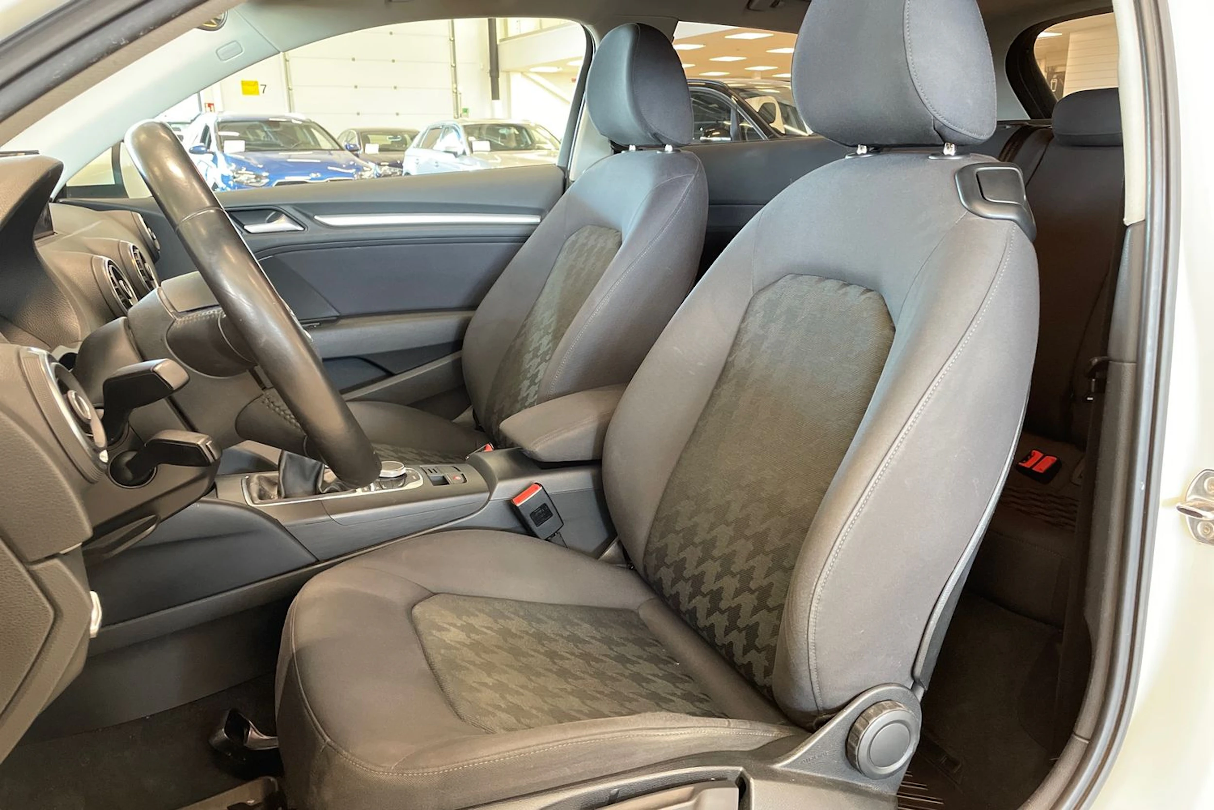 valkoinen Audi A3 2013 kuva 15.