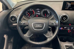 valkoinen Audi A3 2013 kuva 16.