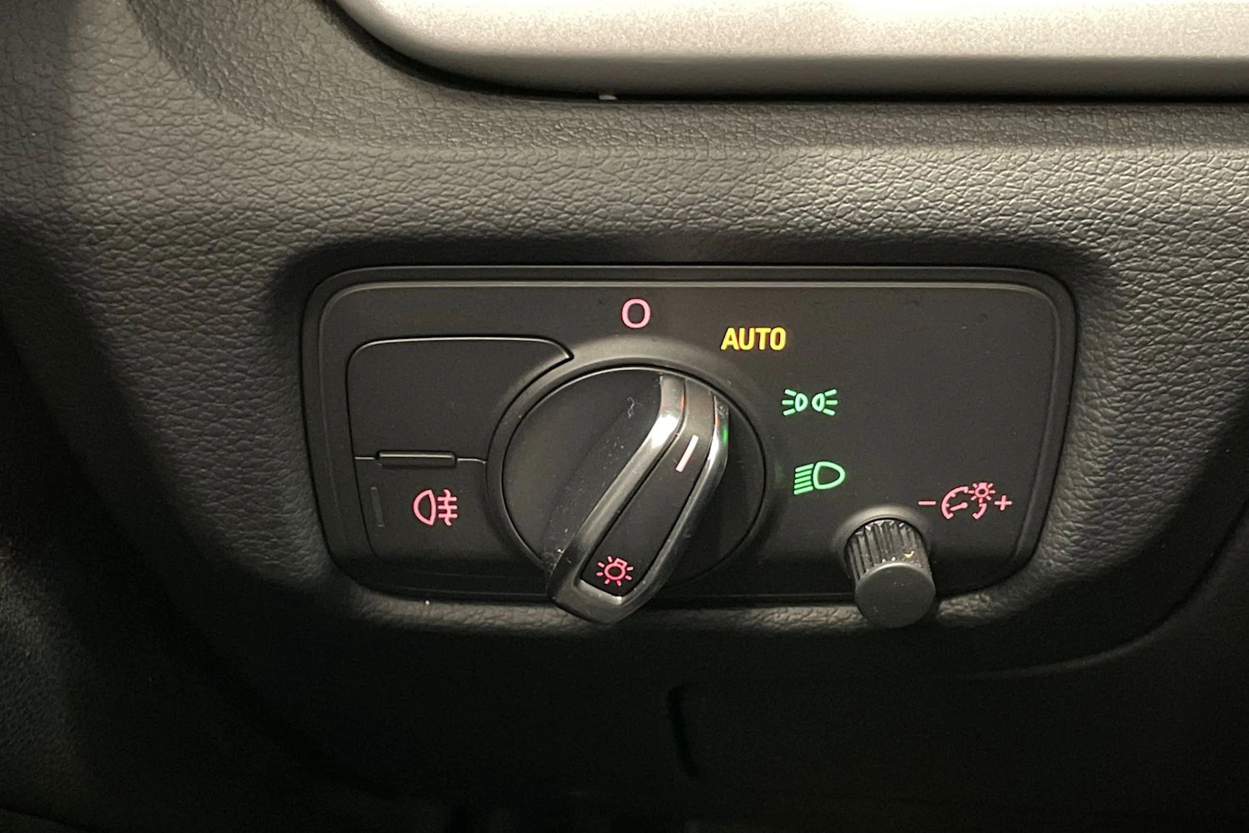 valkoinen Audi A3 2013 kuva 21.