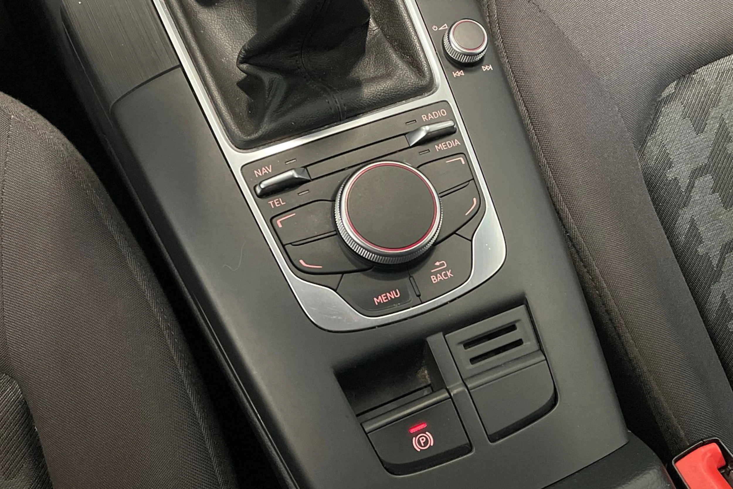 valkoinen Audi A3 2013 kuva 28.