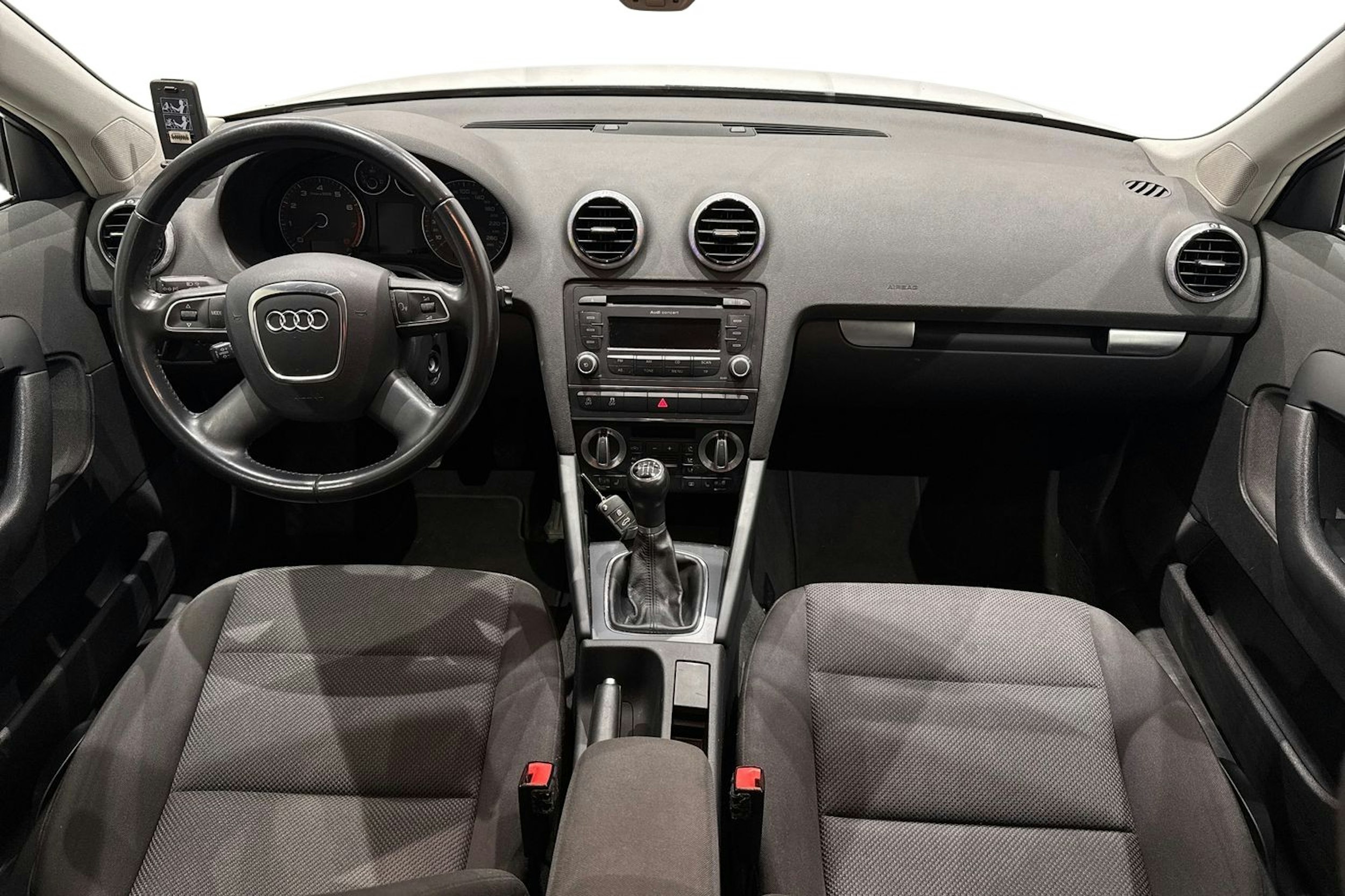 valkoinen Audi A3 2012 kuva 9.