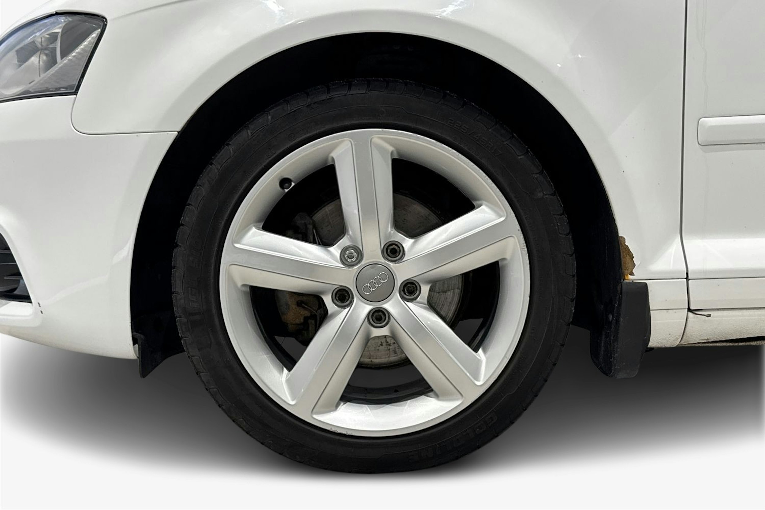 valkoinen Audi A3 2012 kuva 11.