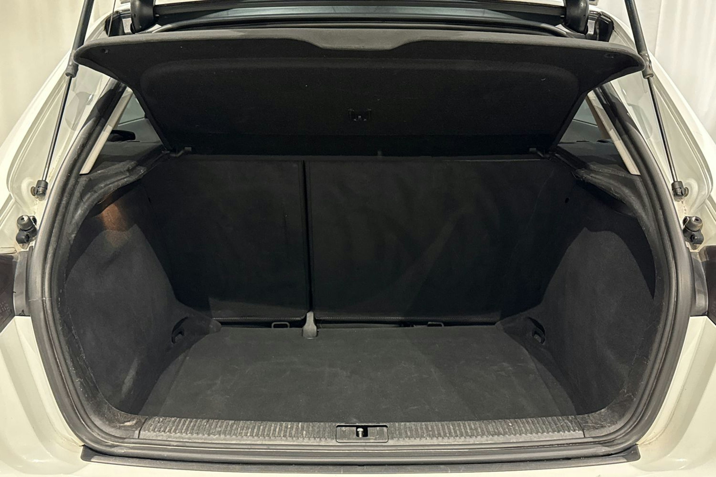 valkoinen Audi A3 2012 kuva 14.