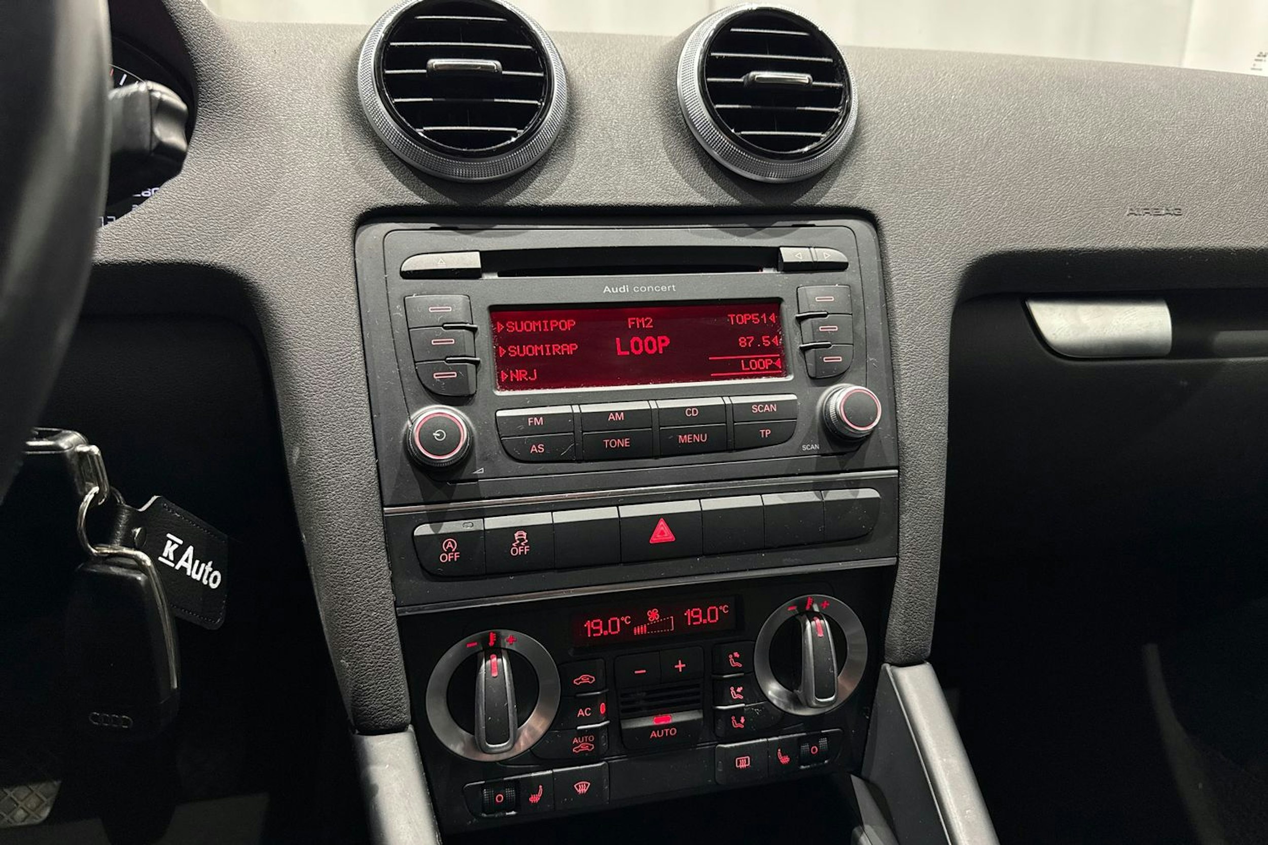valkoinen Audi A3 2012 kuva 17.