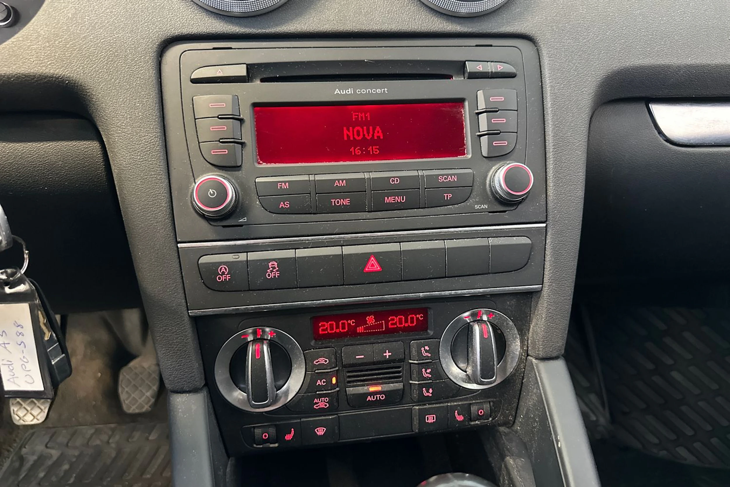 Punainen Audi A3 2012 kuva 17.