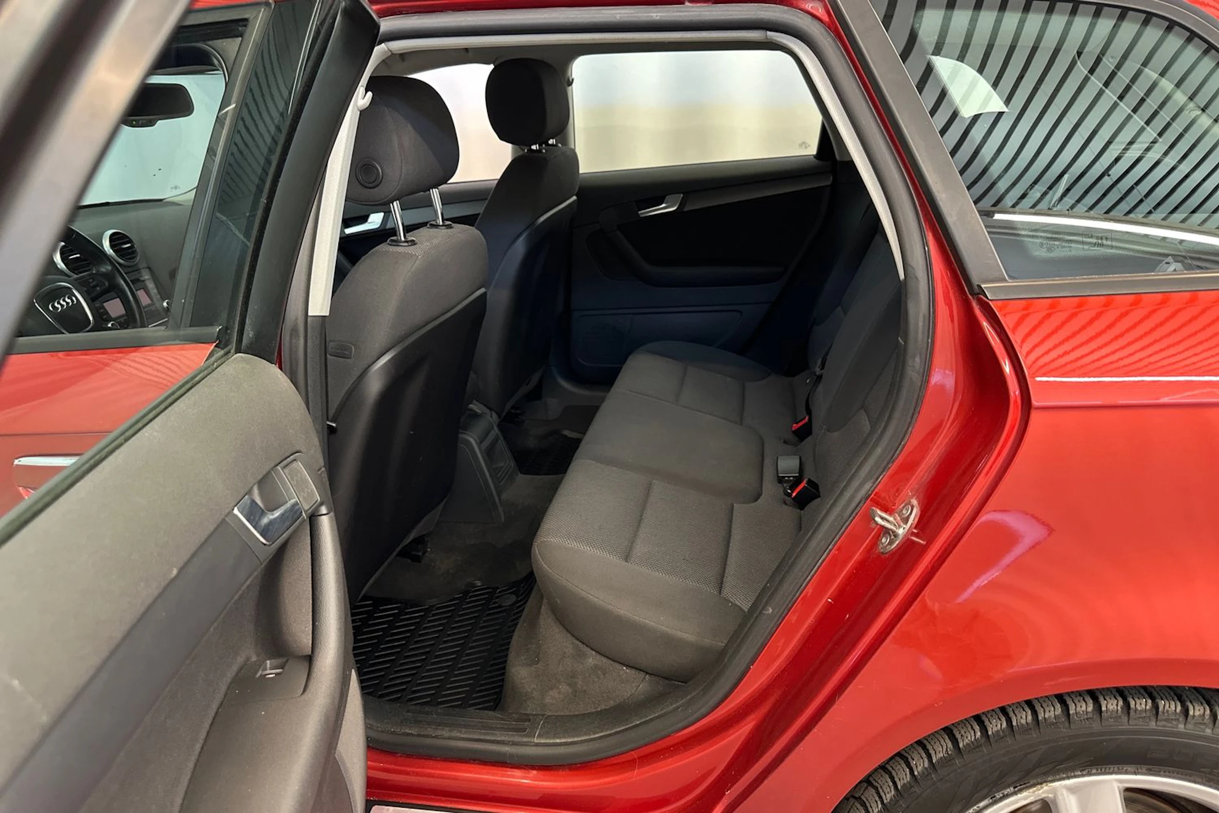 Punainen Audi A3 2012 kuva 23.