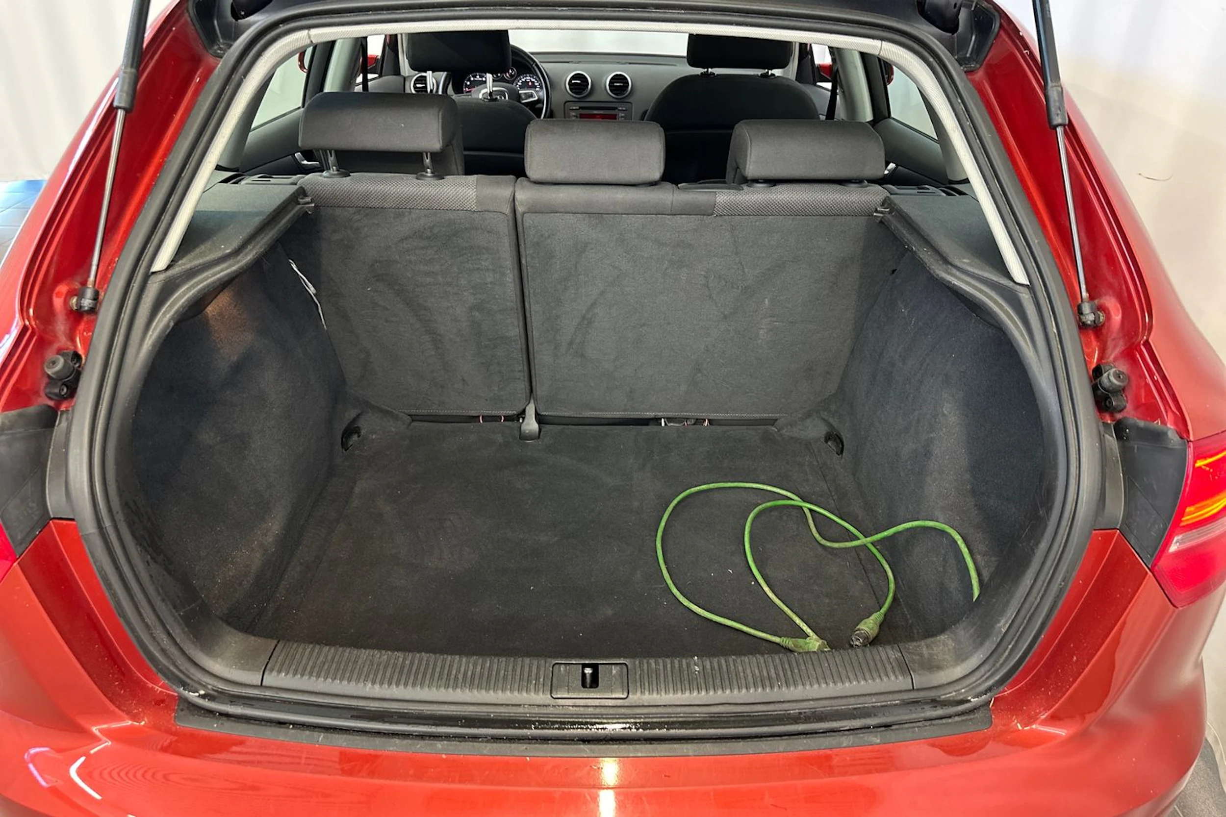 Punainen Audi A3 2012 kuva 24.