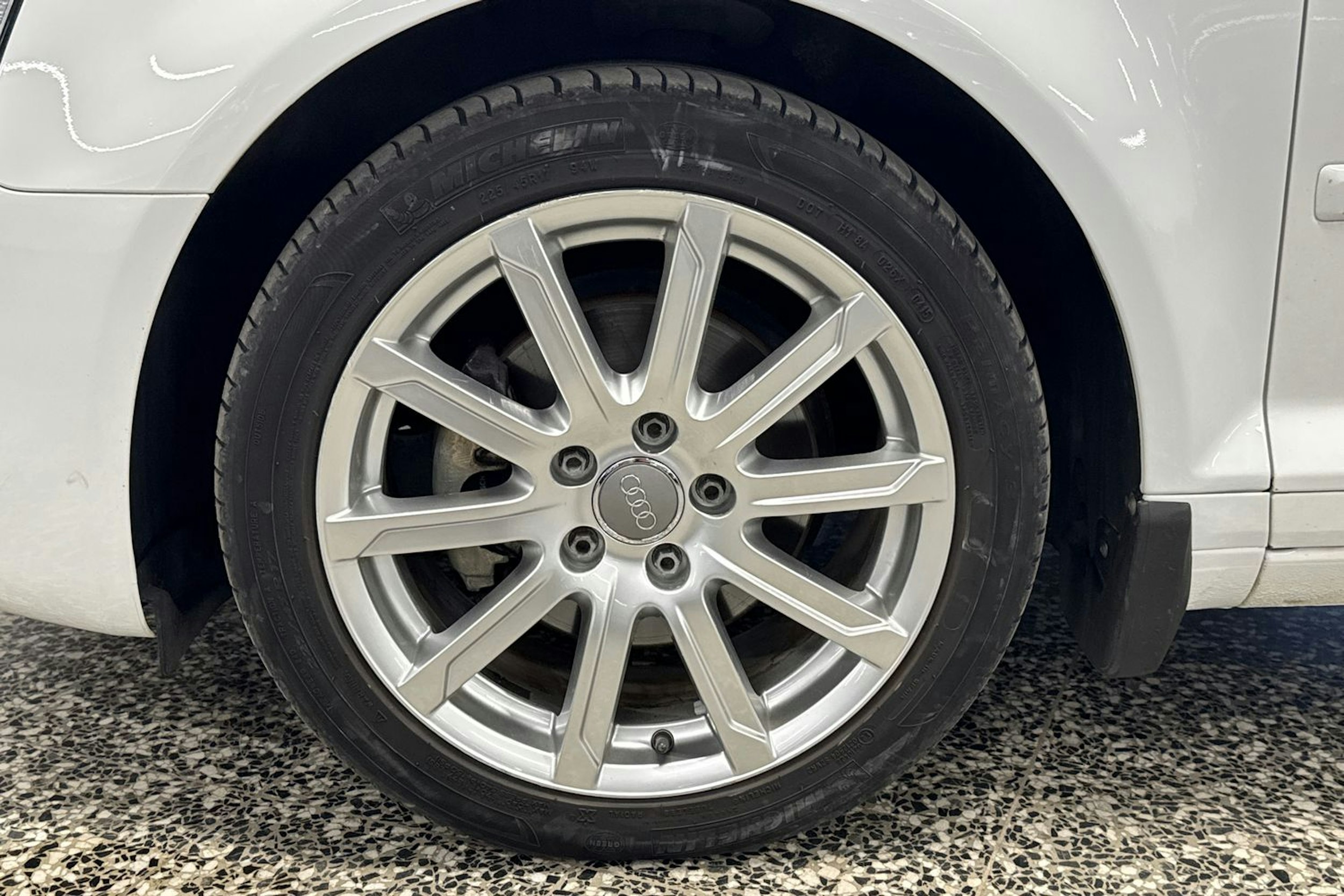 Valkoinen Audi A3 2012 kuva 26.