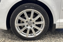 Valkoinen Audi A3 2012 kuva 26.