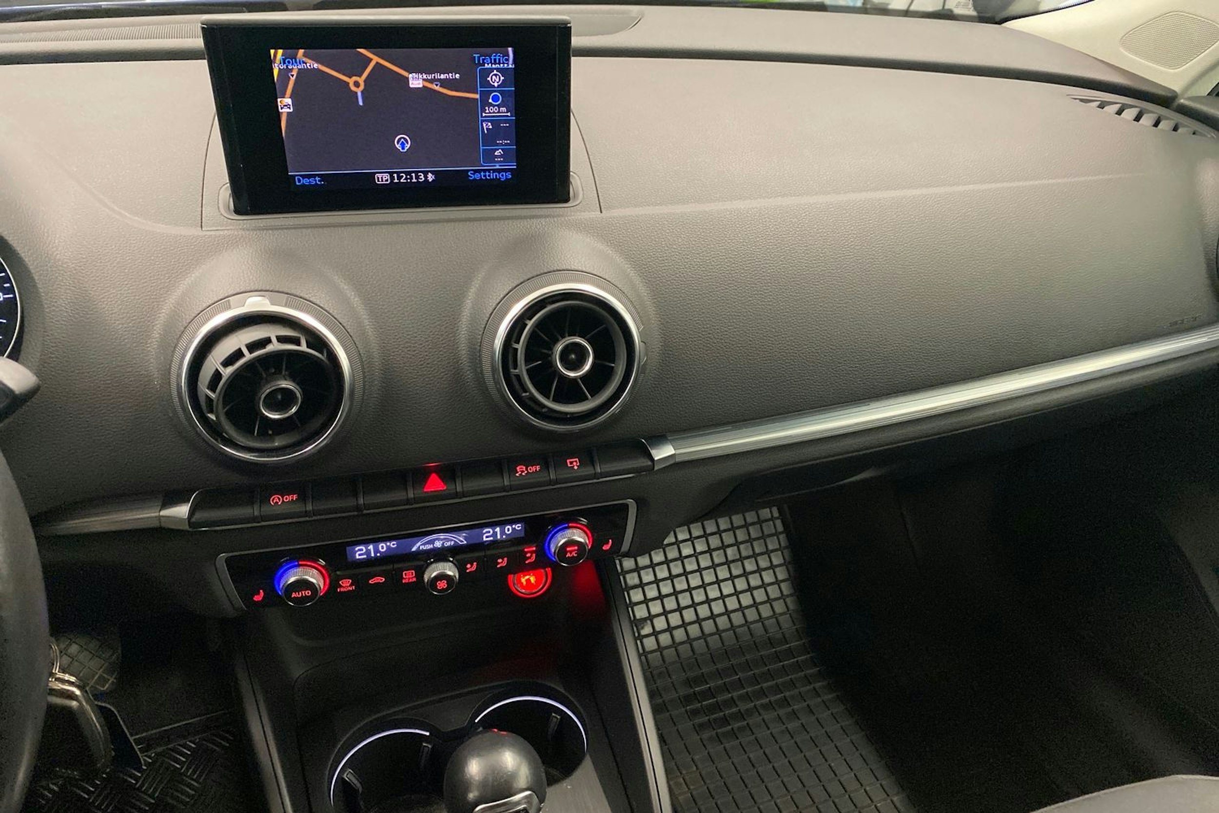 sininen Audi A3 2013 kuva 22.