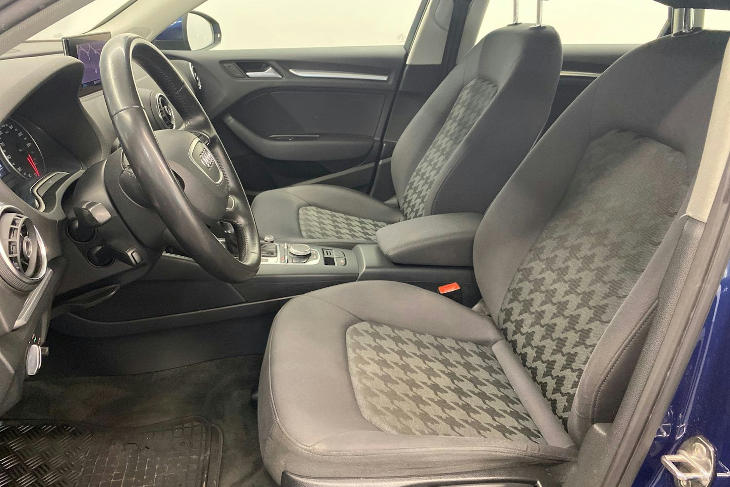 sininen Audi A3 2013 kuva 29.