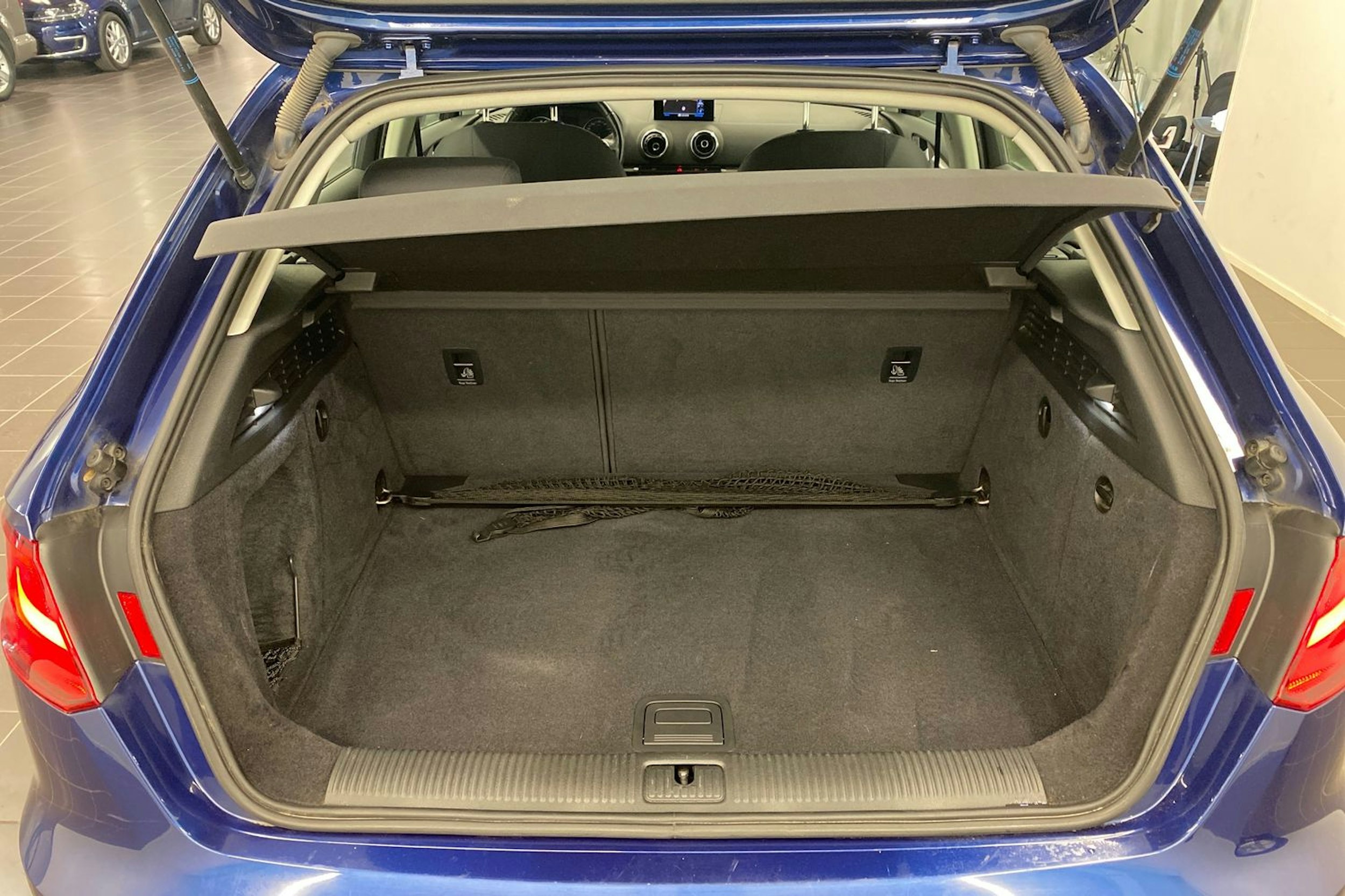 sininen Audi A3 2013 kuva 31.