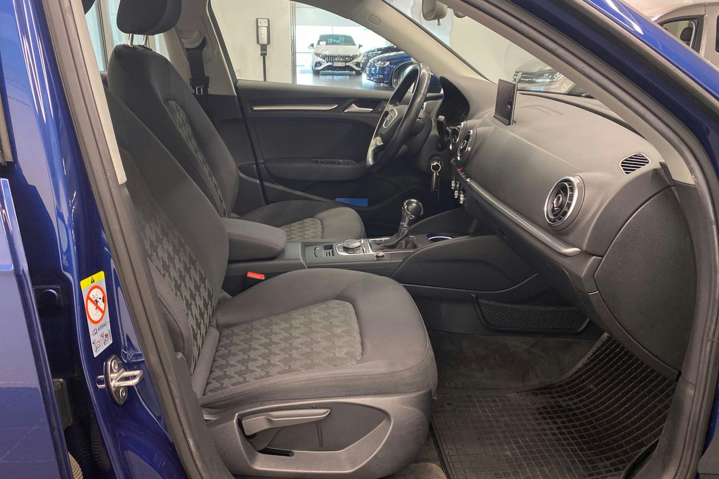 sininen Audi A3 2013 kuva 33.