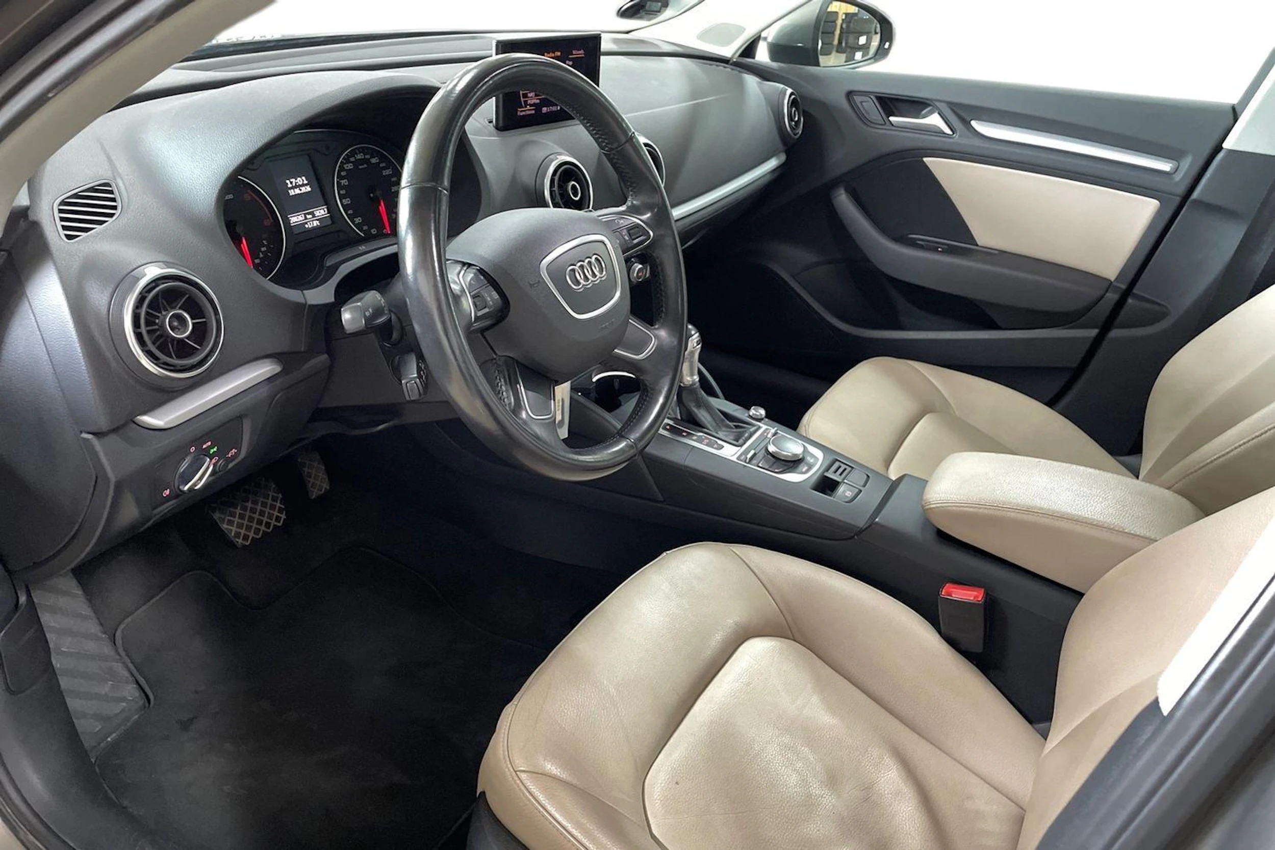 Harmaa Audi A3 2013 kuva 6.