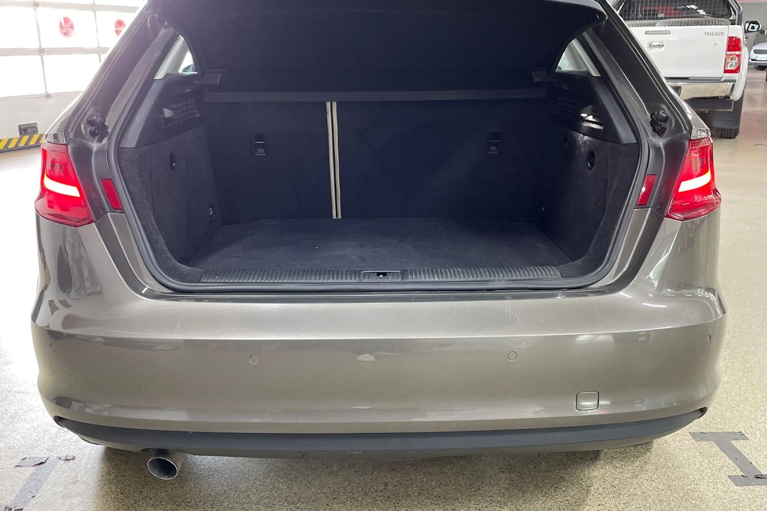 Harmaa Audi A3 2013 kuva 16.