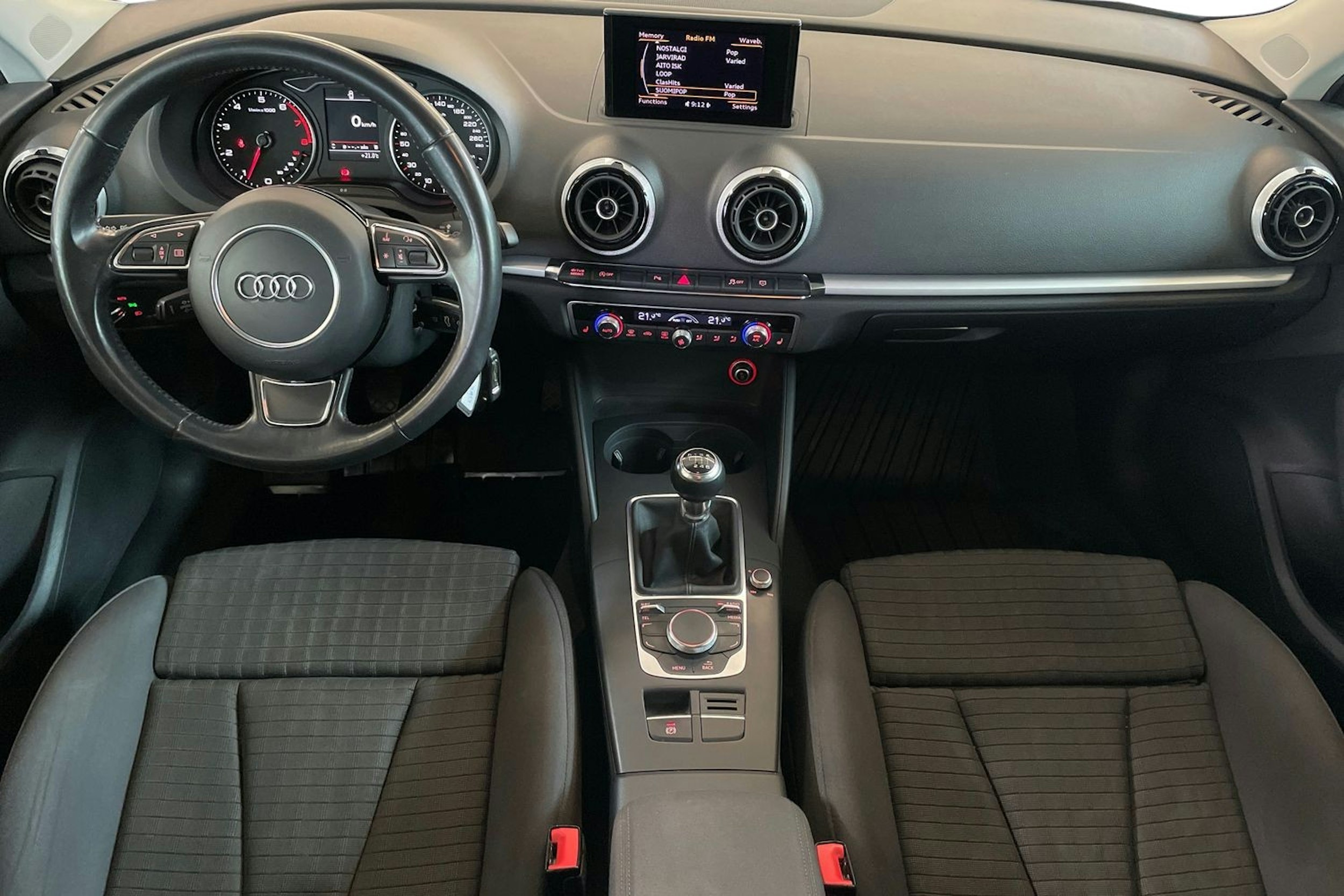 Punainen Audi A3 2013 kuva 9.