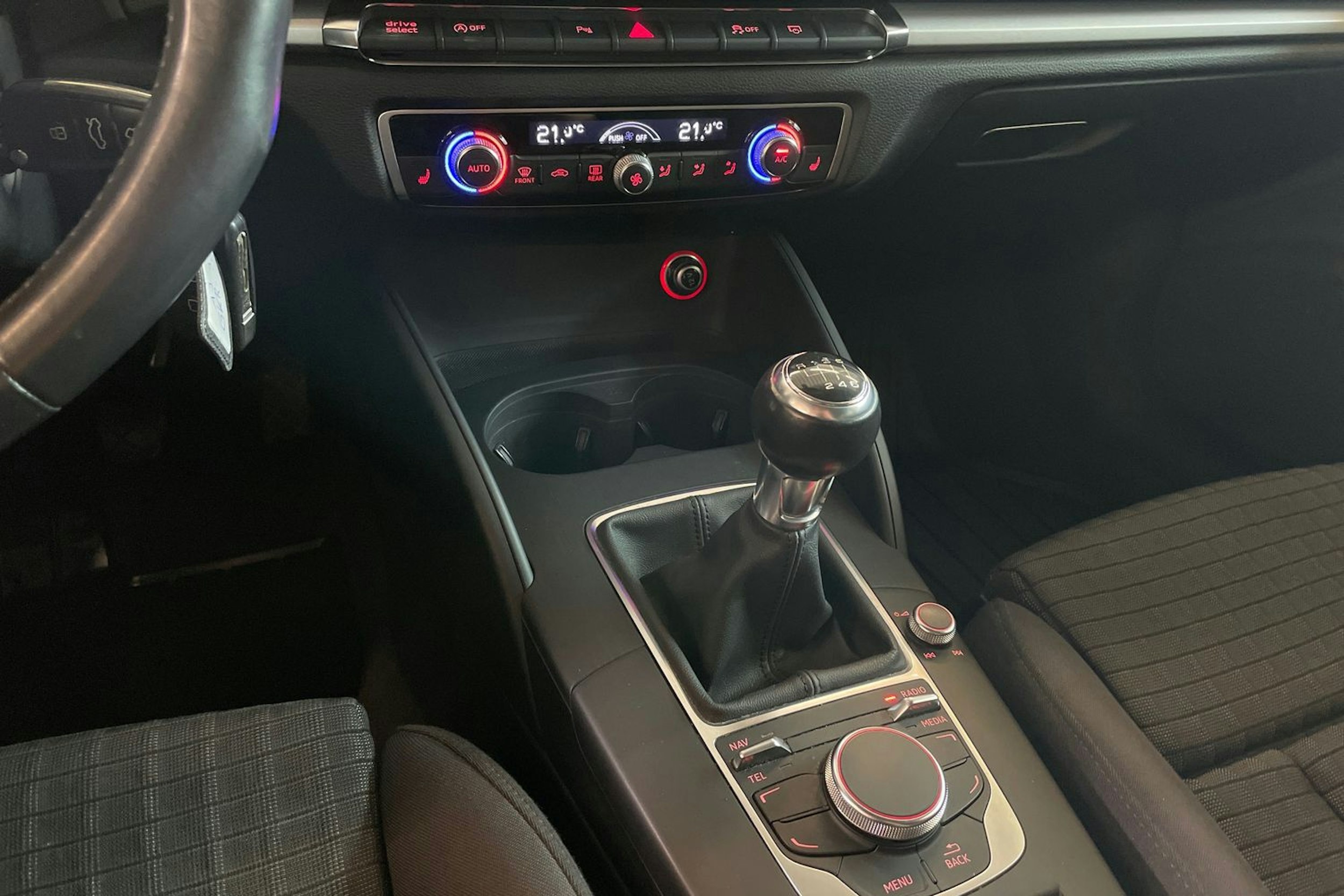 Punainen Audi A3 2013 kuva 21.