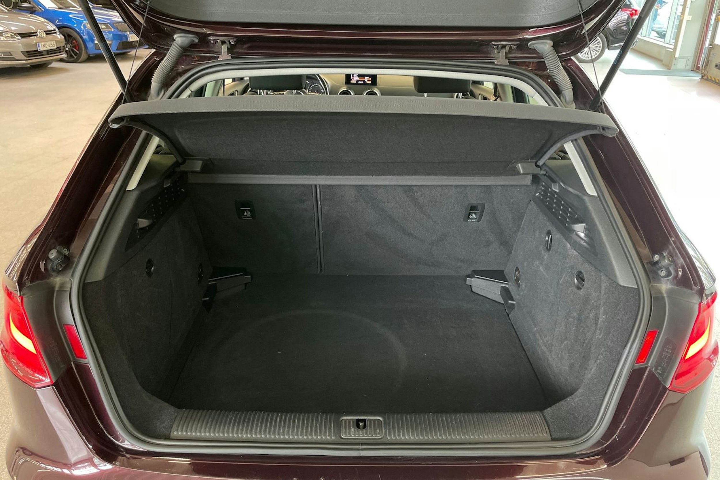 Punainen Audi A3 2013 kuva 24.