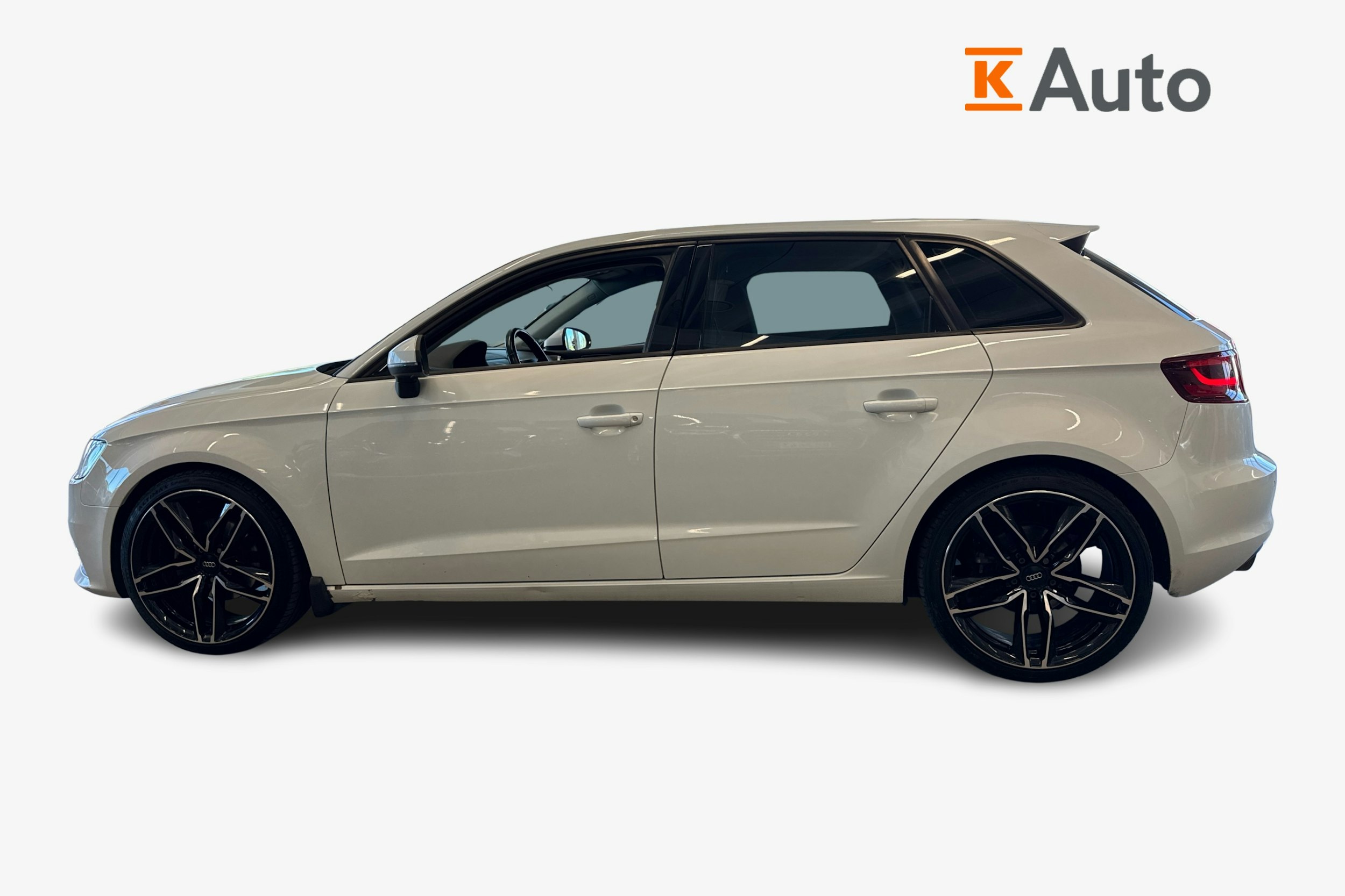 Valkoinen Audi A3 2013 kuva 5.