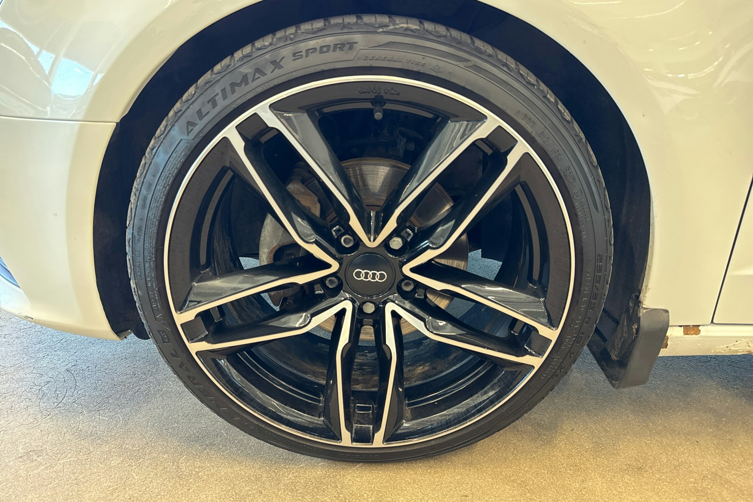 Valkoinen Audi A3 2013 kuva 9.