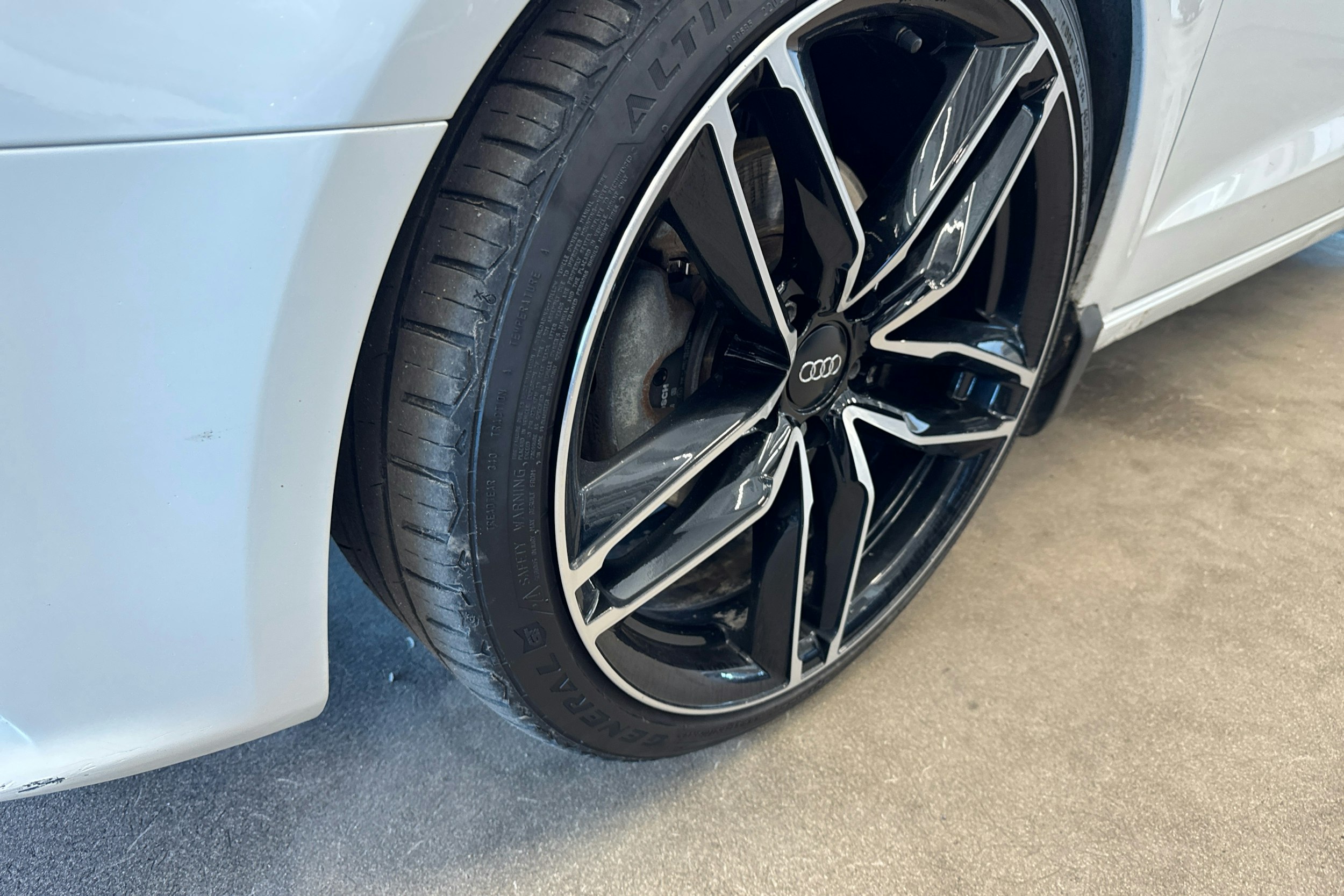 Valkoinen Audi A3 2013 kuva 10.