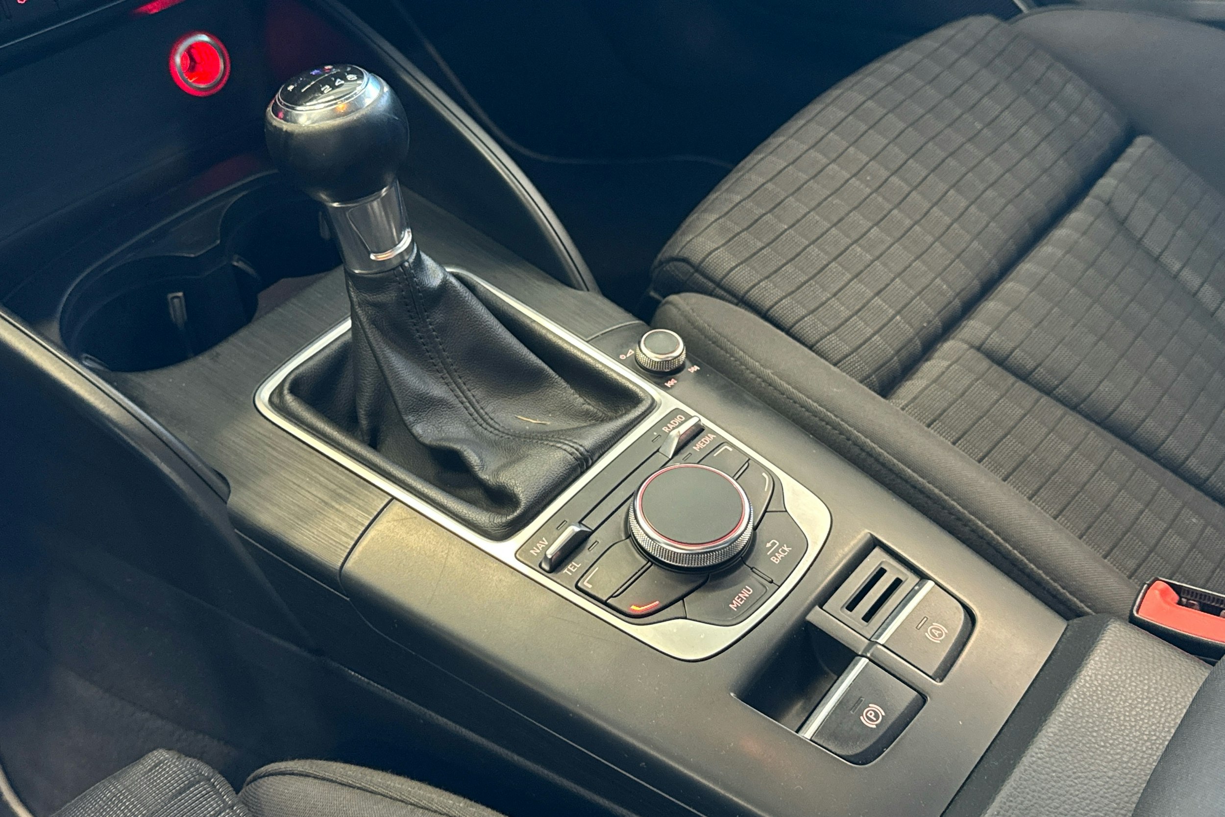 Valkoinen Audi A3 2013 kuva 18.