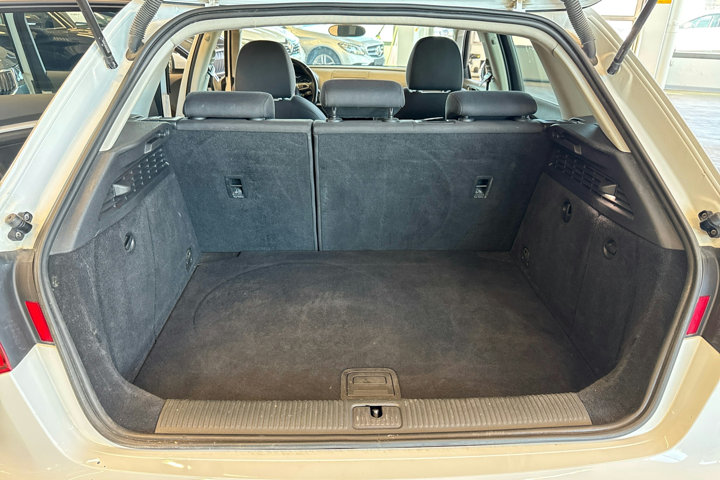 Valkoinen Audi A3 2013 kuva 20.