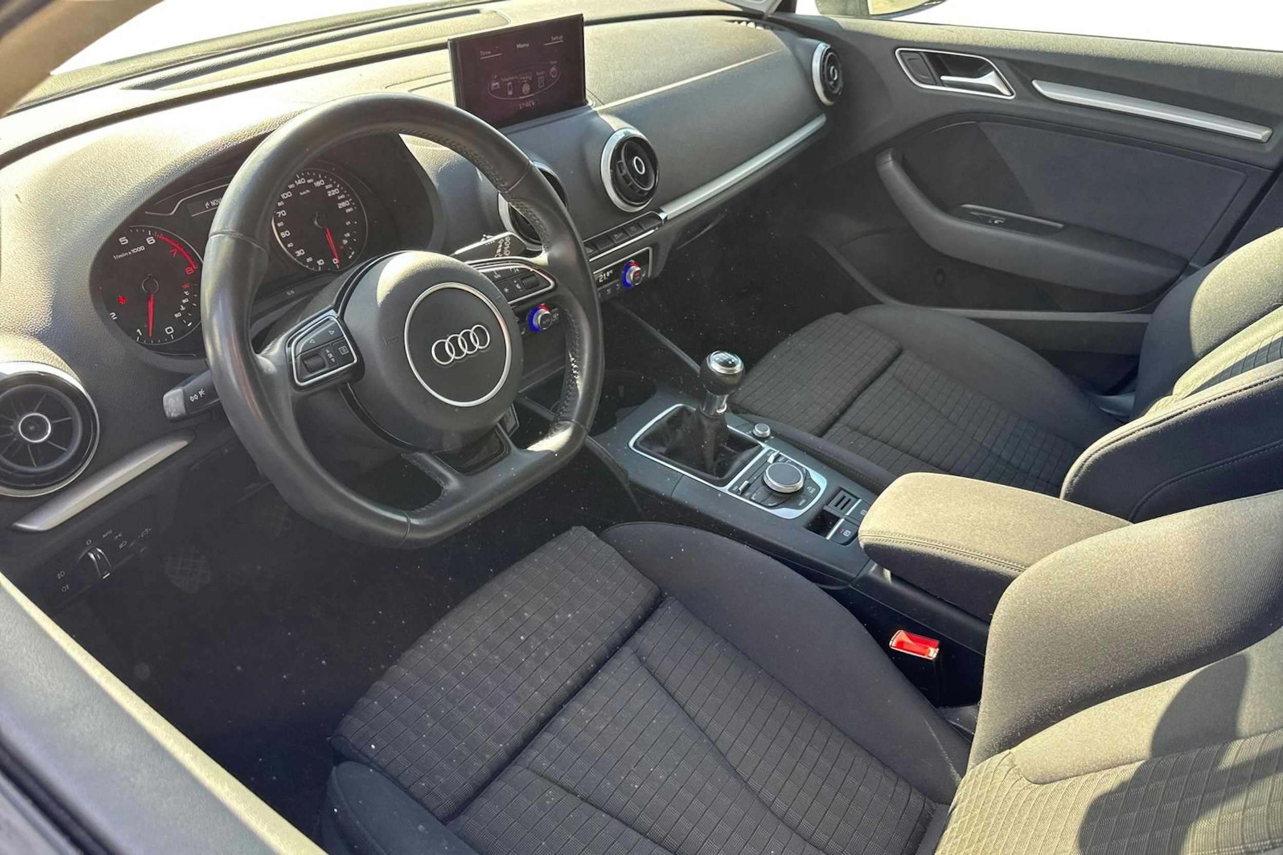 valkoinen Audi A3 2013 kuva 3.