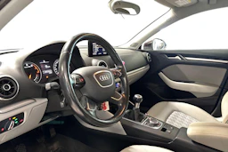punainen Audi A3 2013 kuva 3.