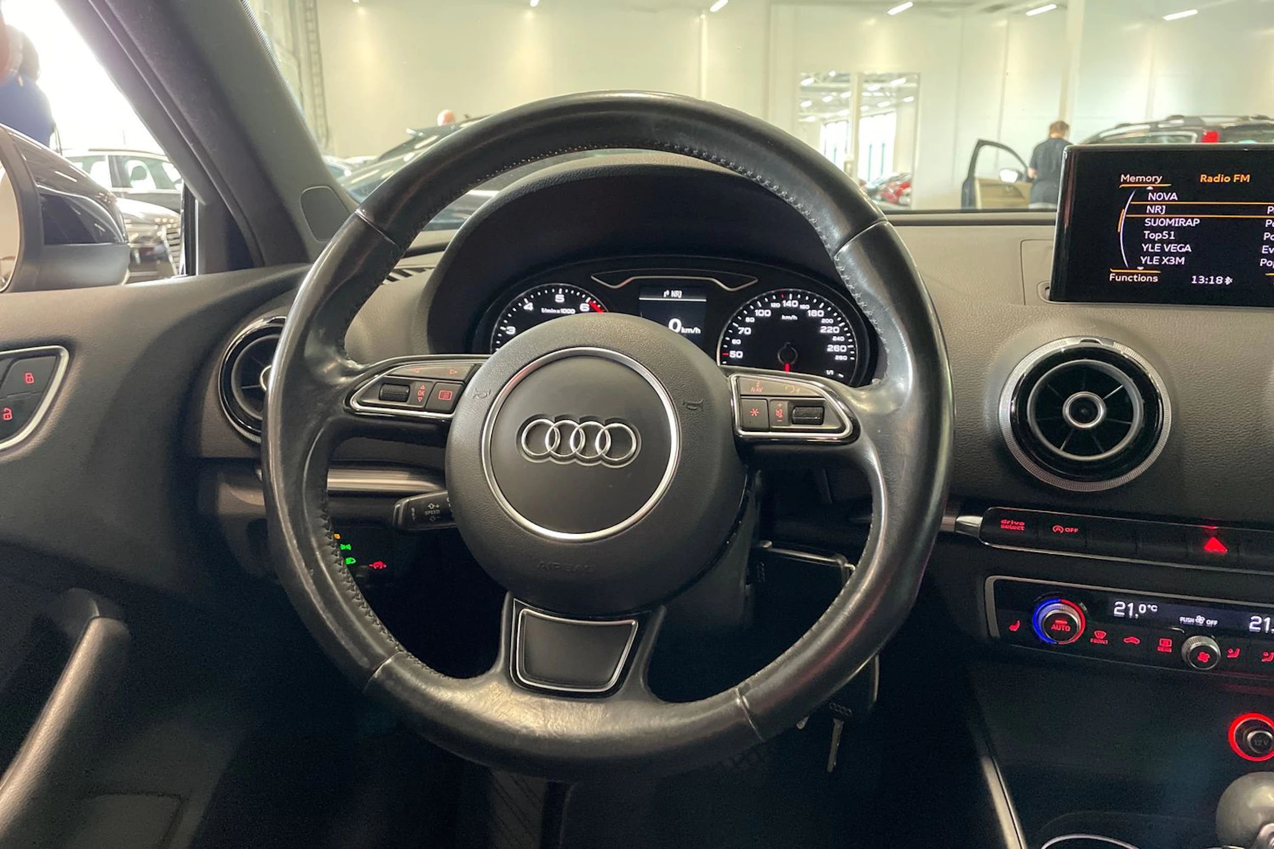 musta Audi A3 2013 kuva 11.