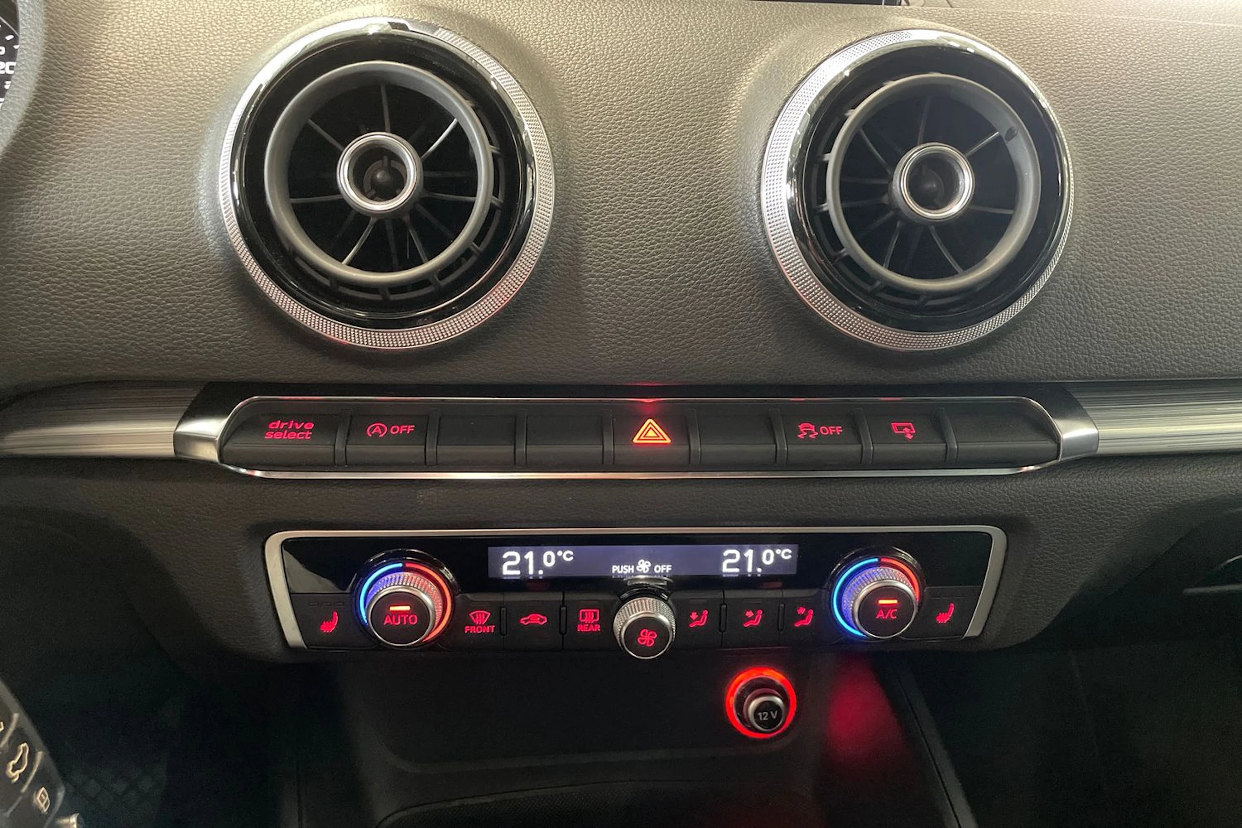 musta Audi A3 2013 kuva 24.
