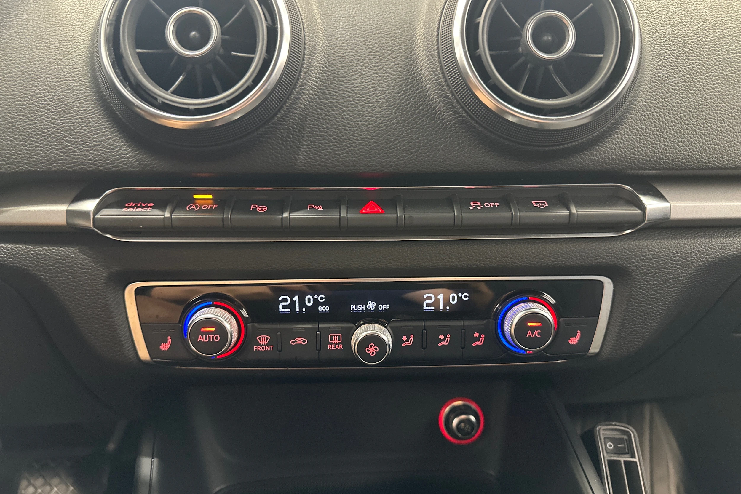 musta Audi A3 2013 kuva 15.