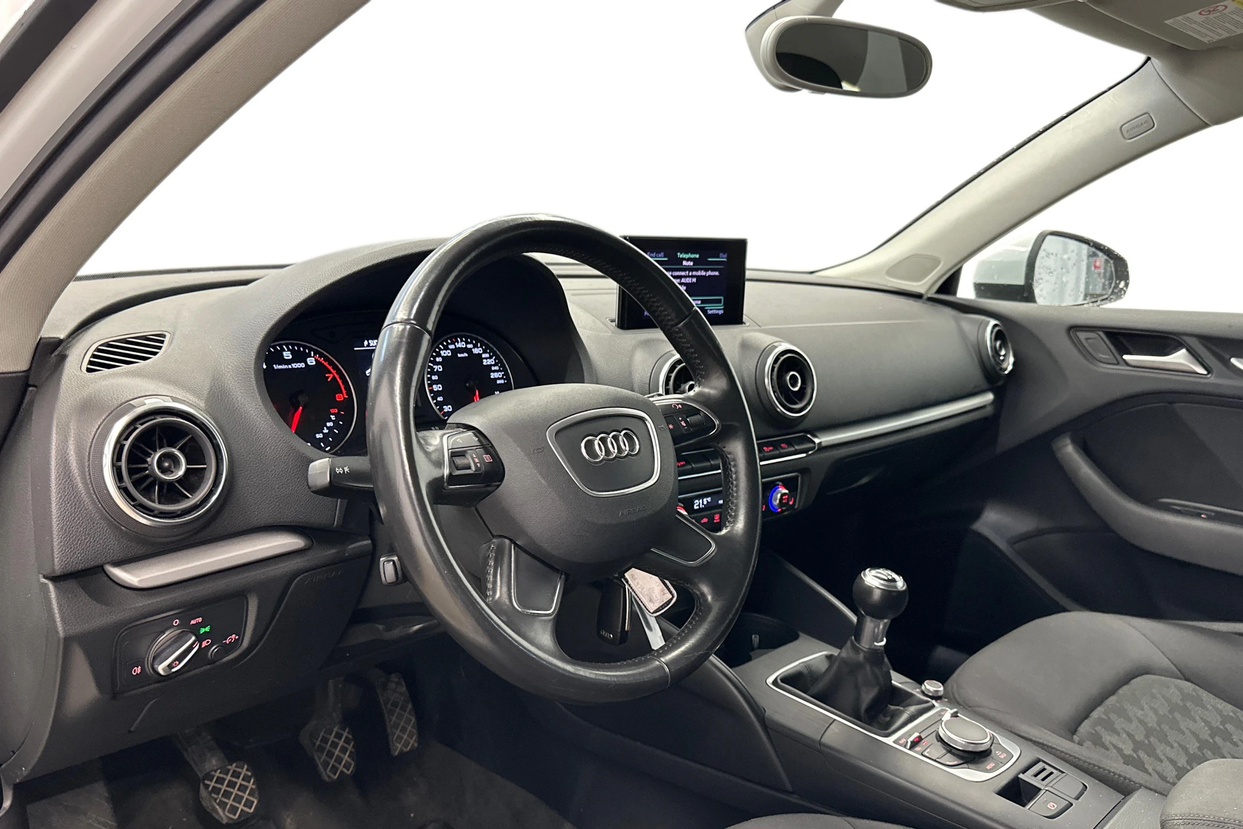 valkoinen Audi A3 2013 kuva 3.