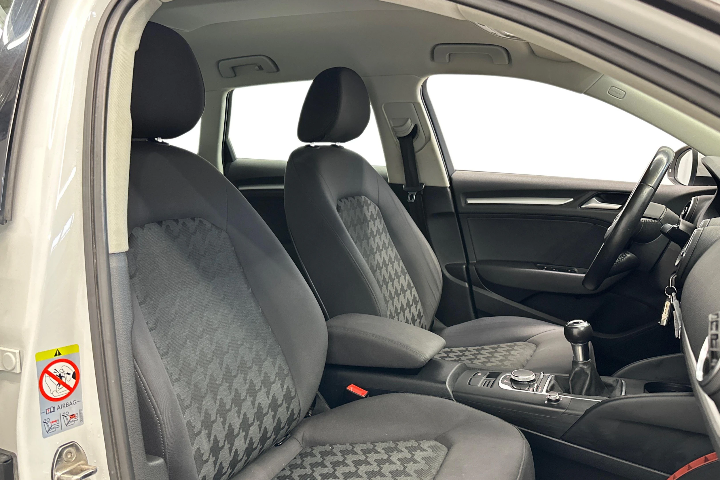 valkoinen Audi A3 2013 kuva 7.