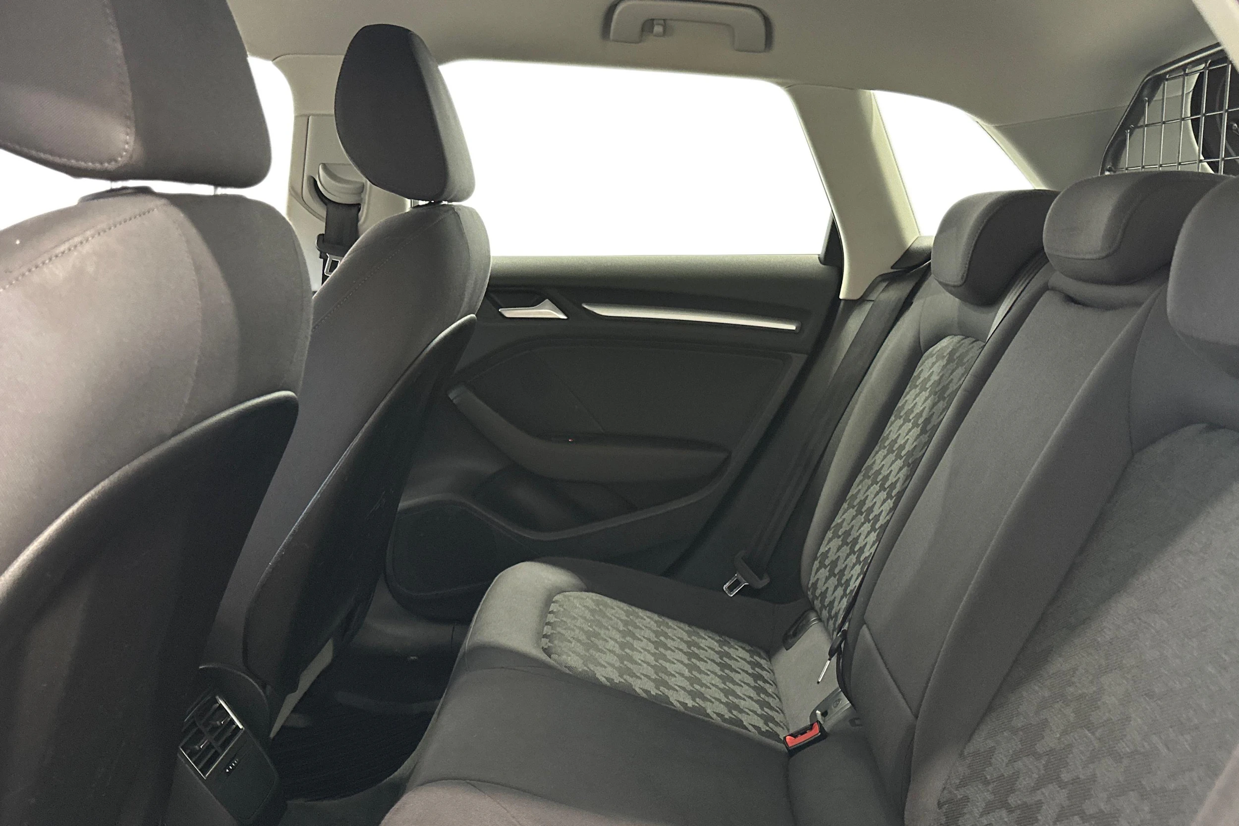 valkoinen Audi A3 2013 kuva 8.