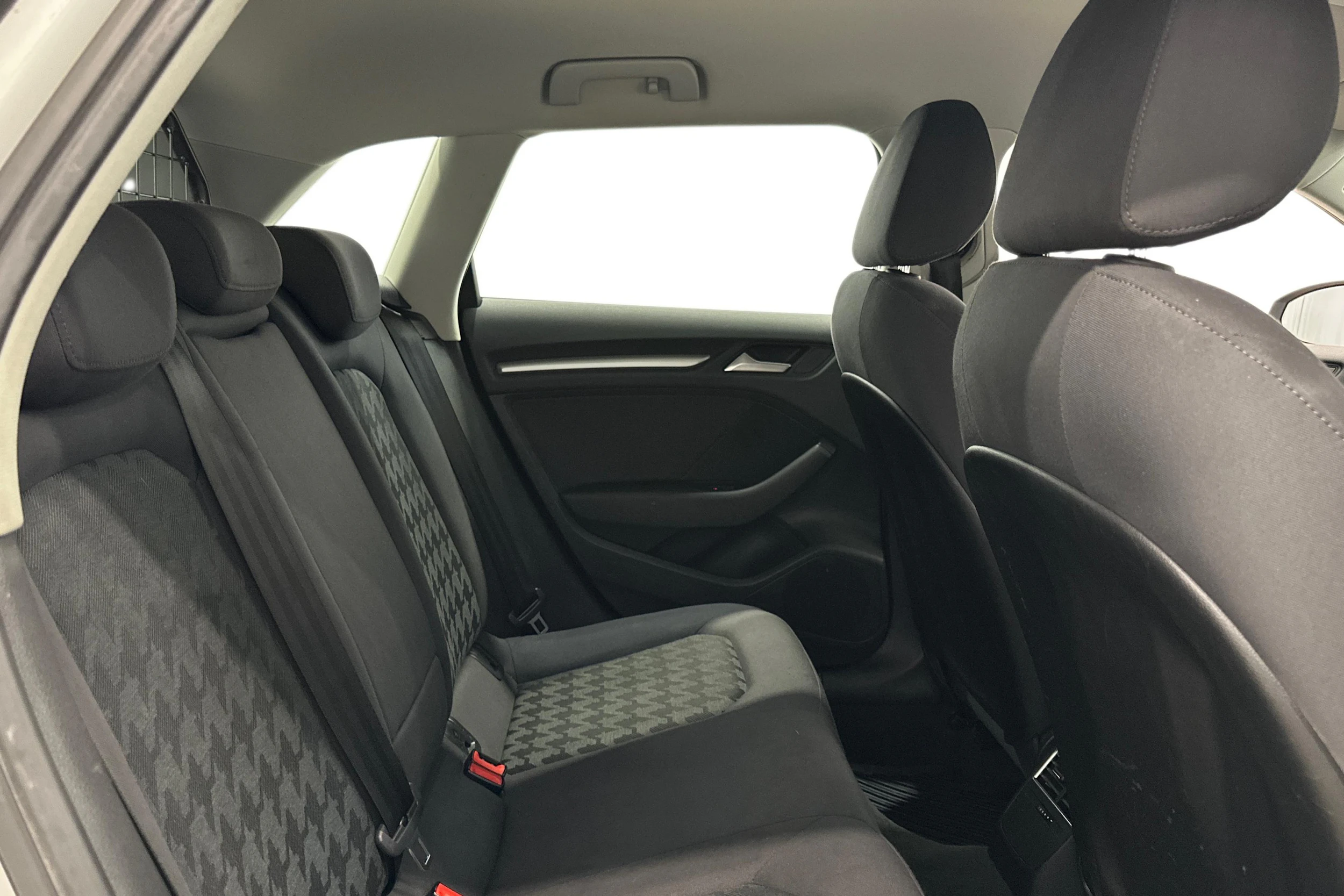 valkoinen Audi A3 2013 kuva 9.