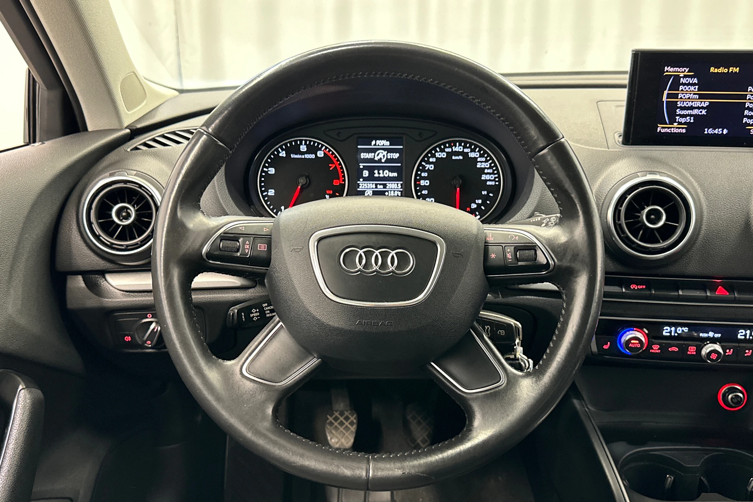 valkoinen Audi A3 2013 kuva 12.
