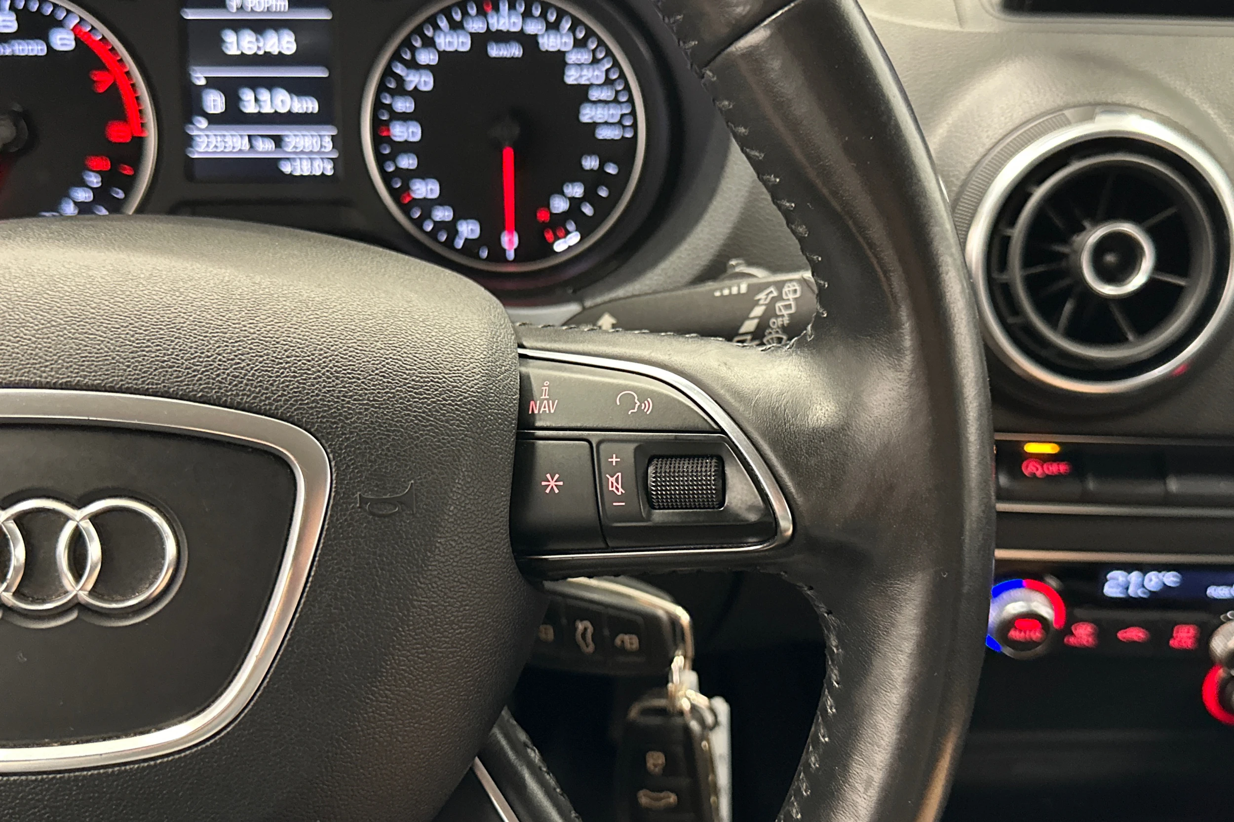 valkoinen Audi A3 2013 kuva 14.