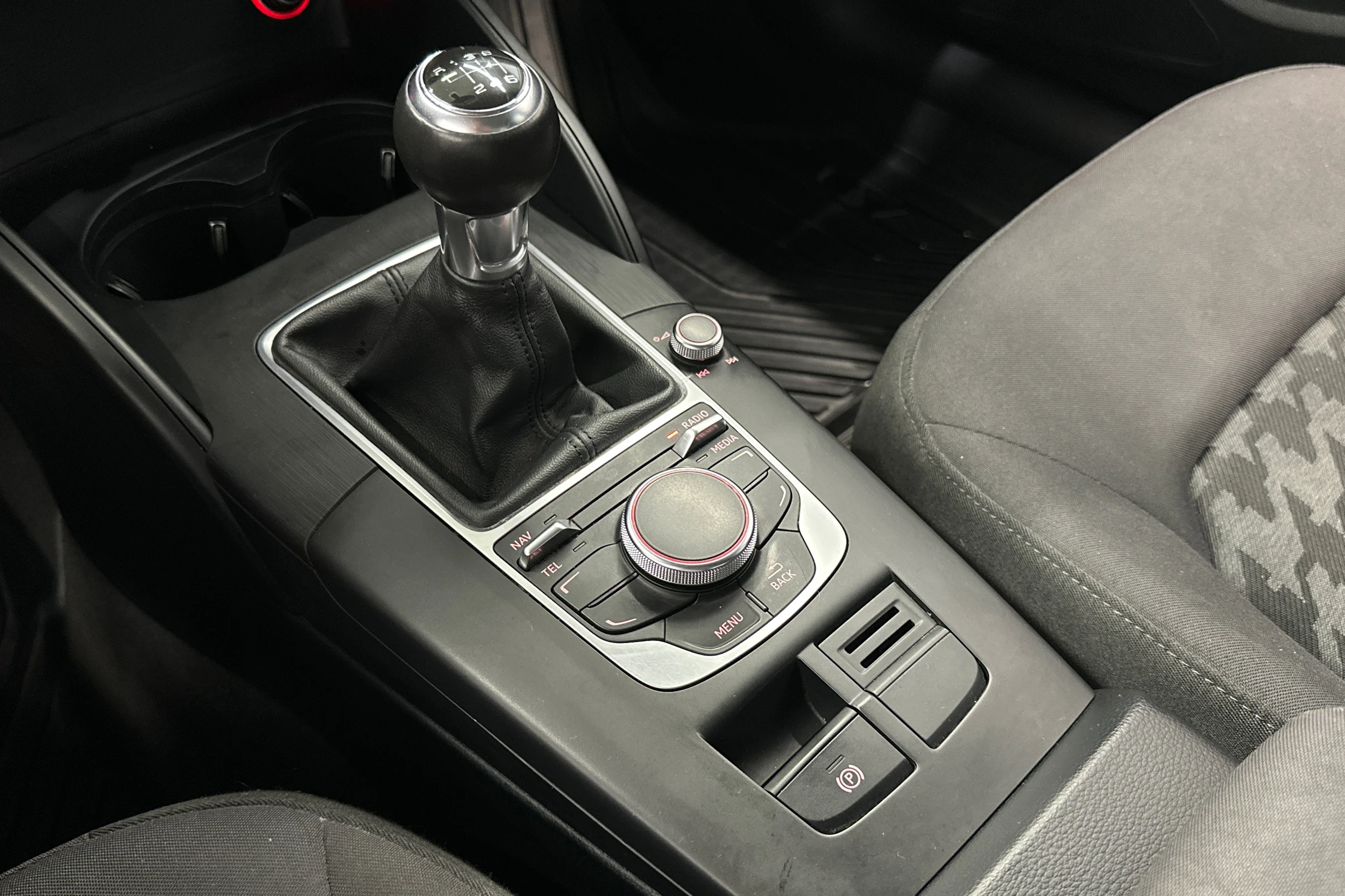 valkoinen Audi A3 2013 kuva 18.