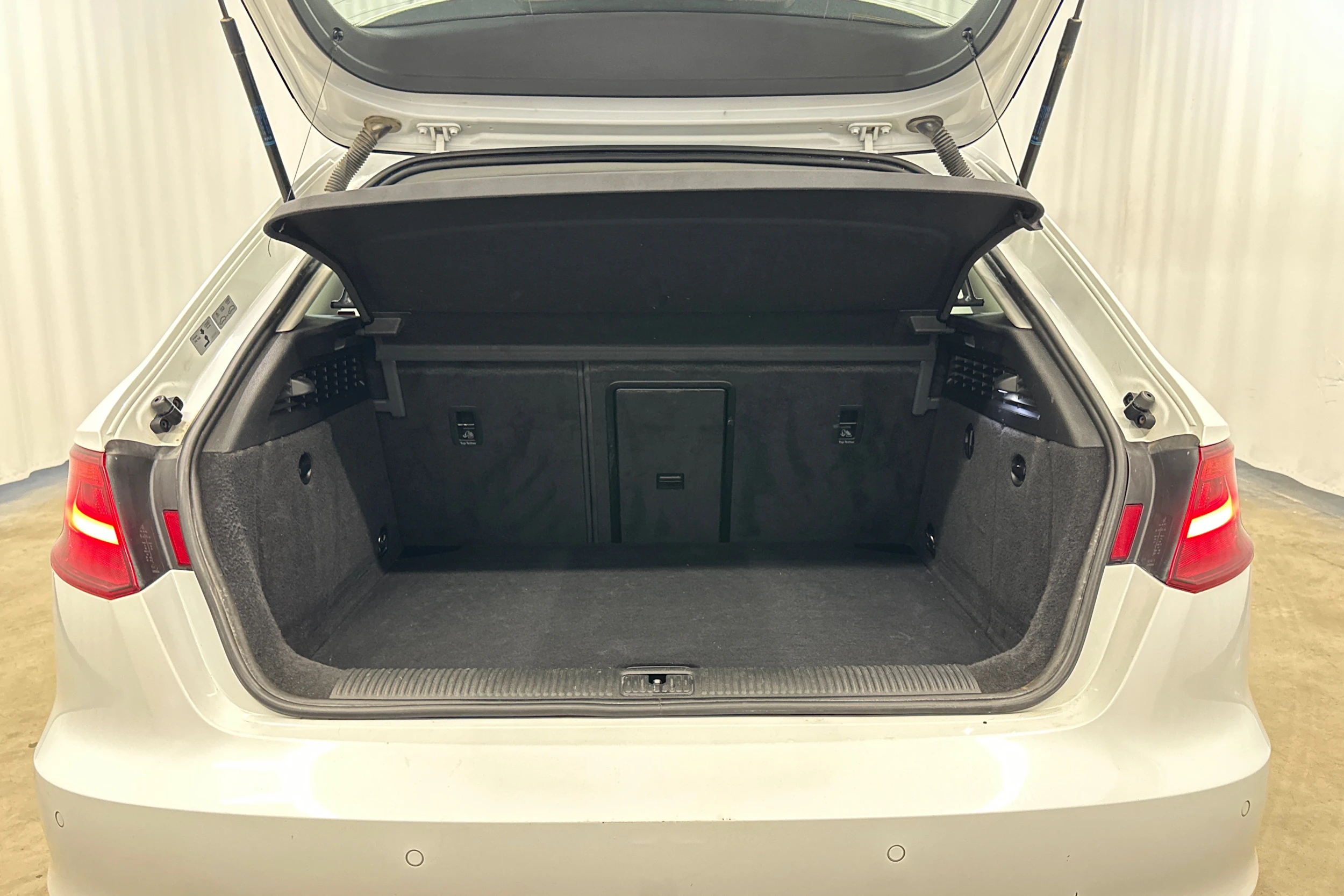 valkoinen Audi A3 2013 kuva 22.