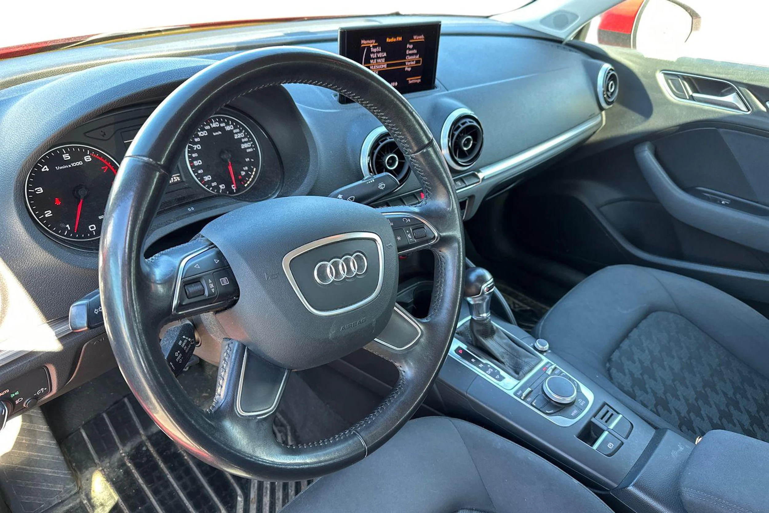 punainen Audi A3 2013 kuva 3.