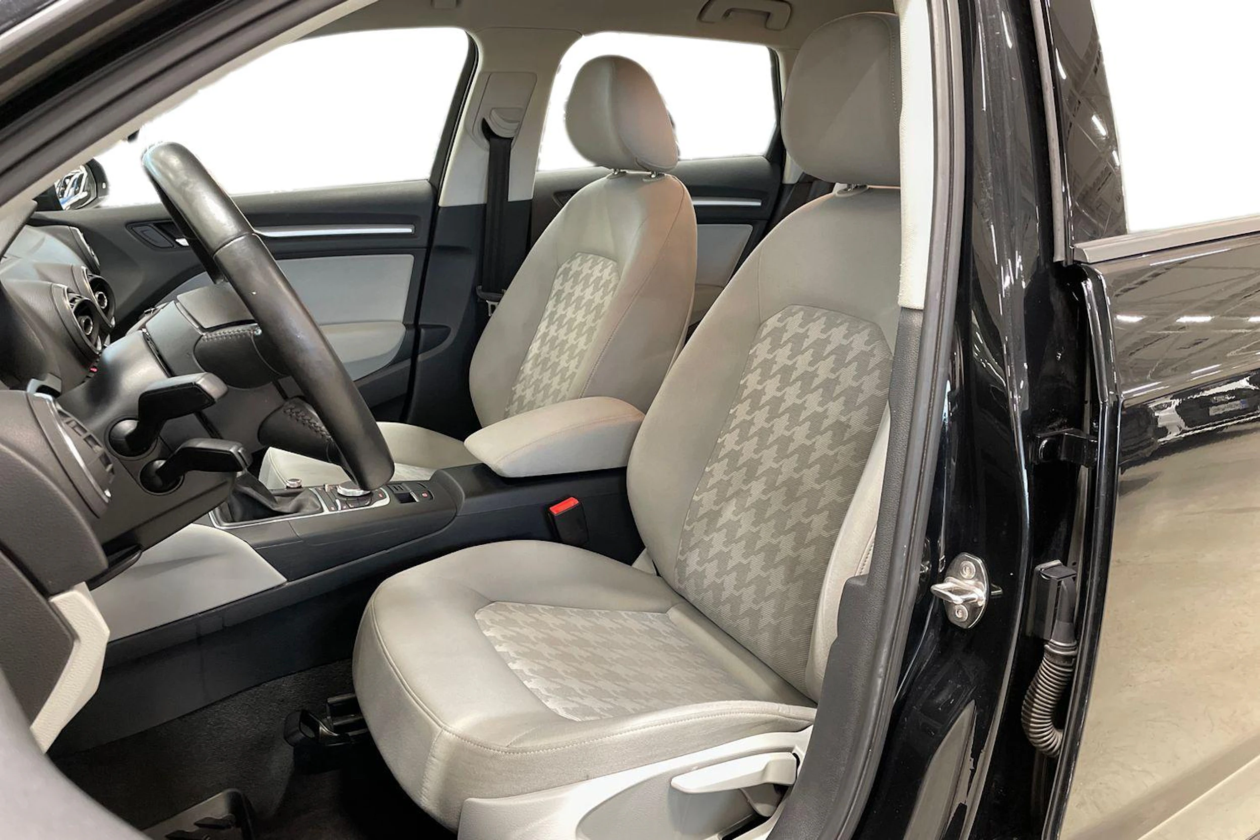musta Audi A3 2014 kuva 11.