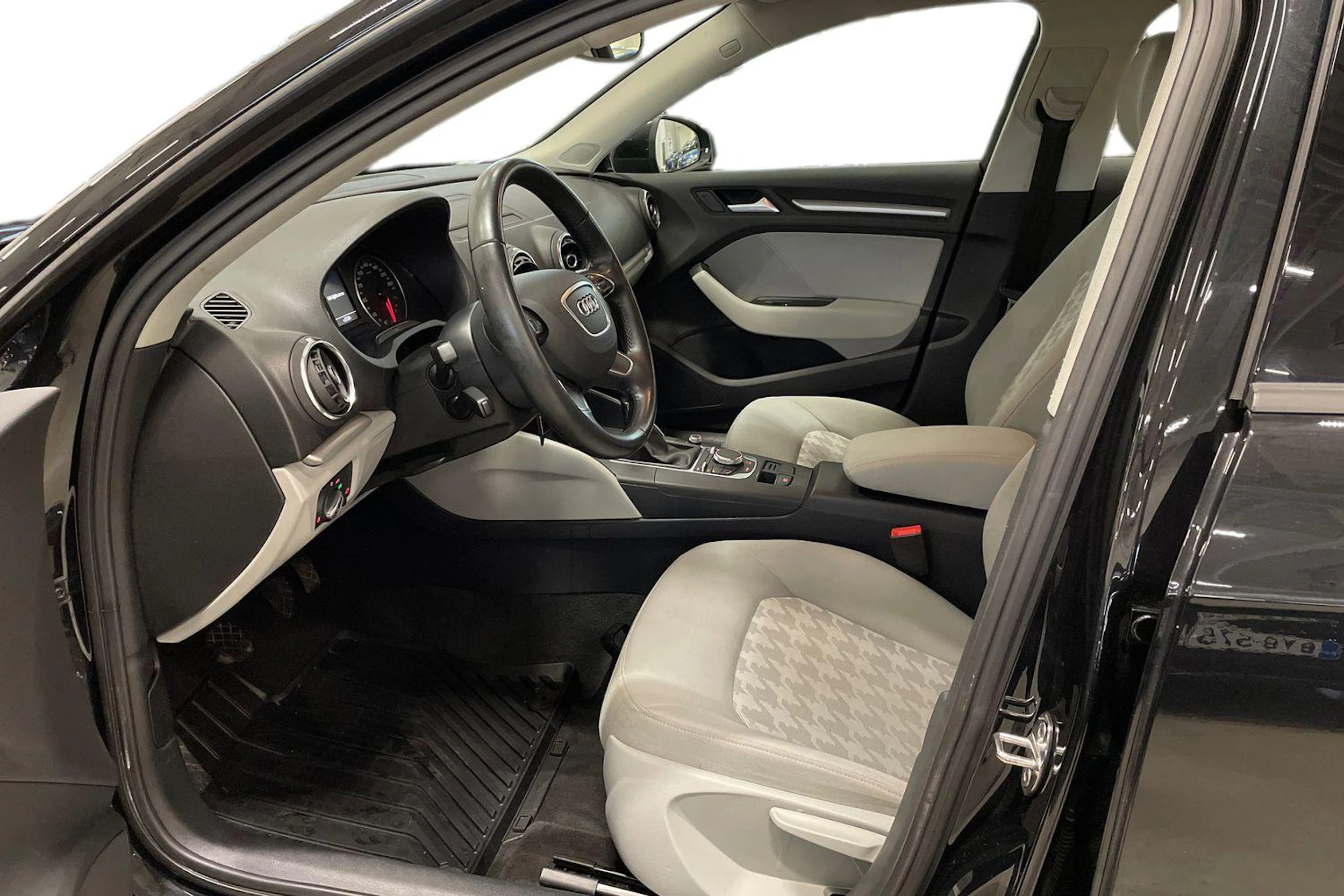 musta Audi A3 2014 kuva 15.