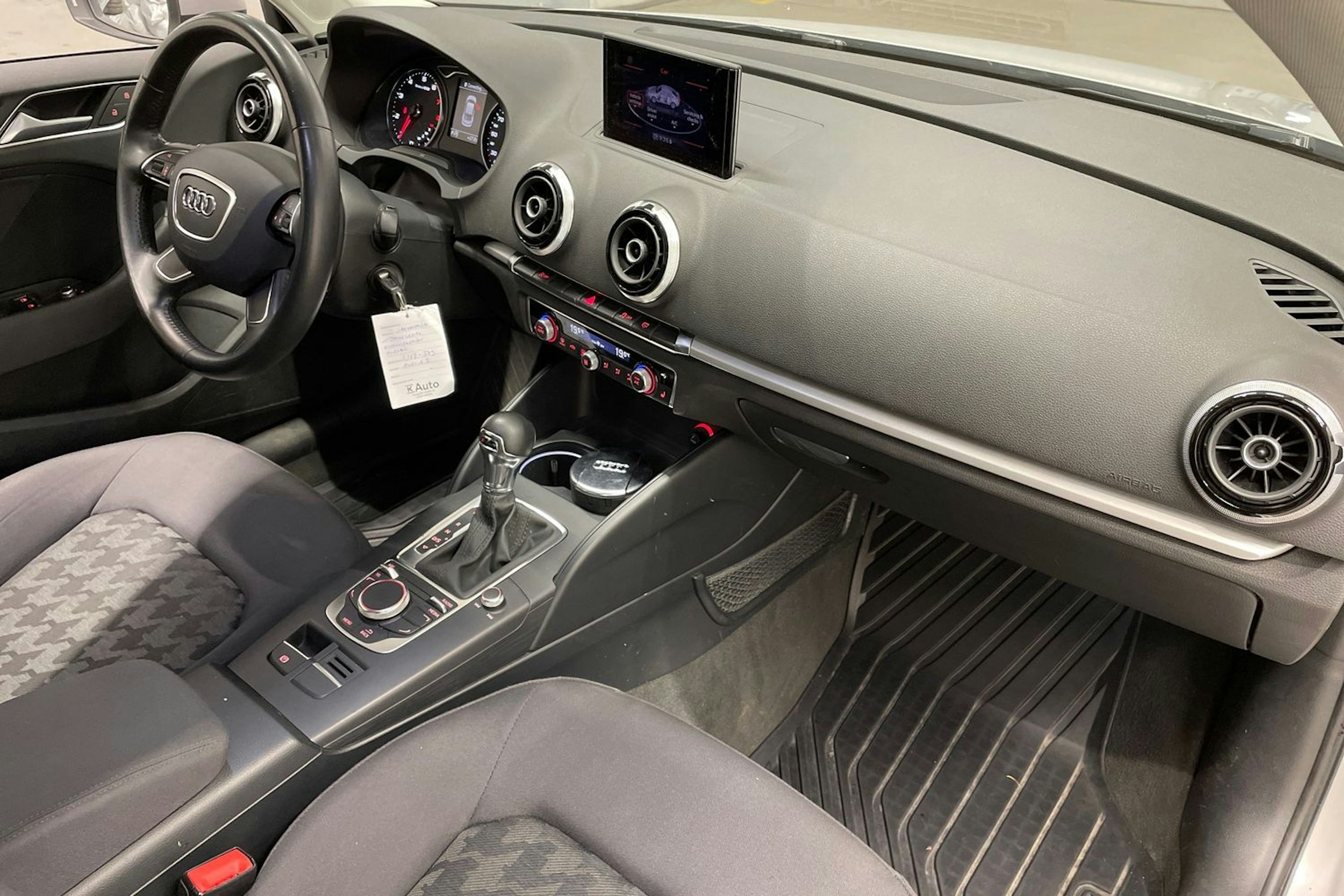 harmaa Audi A3 2014 kuva 26.