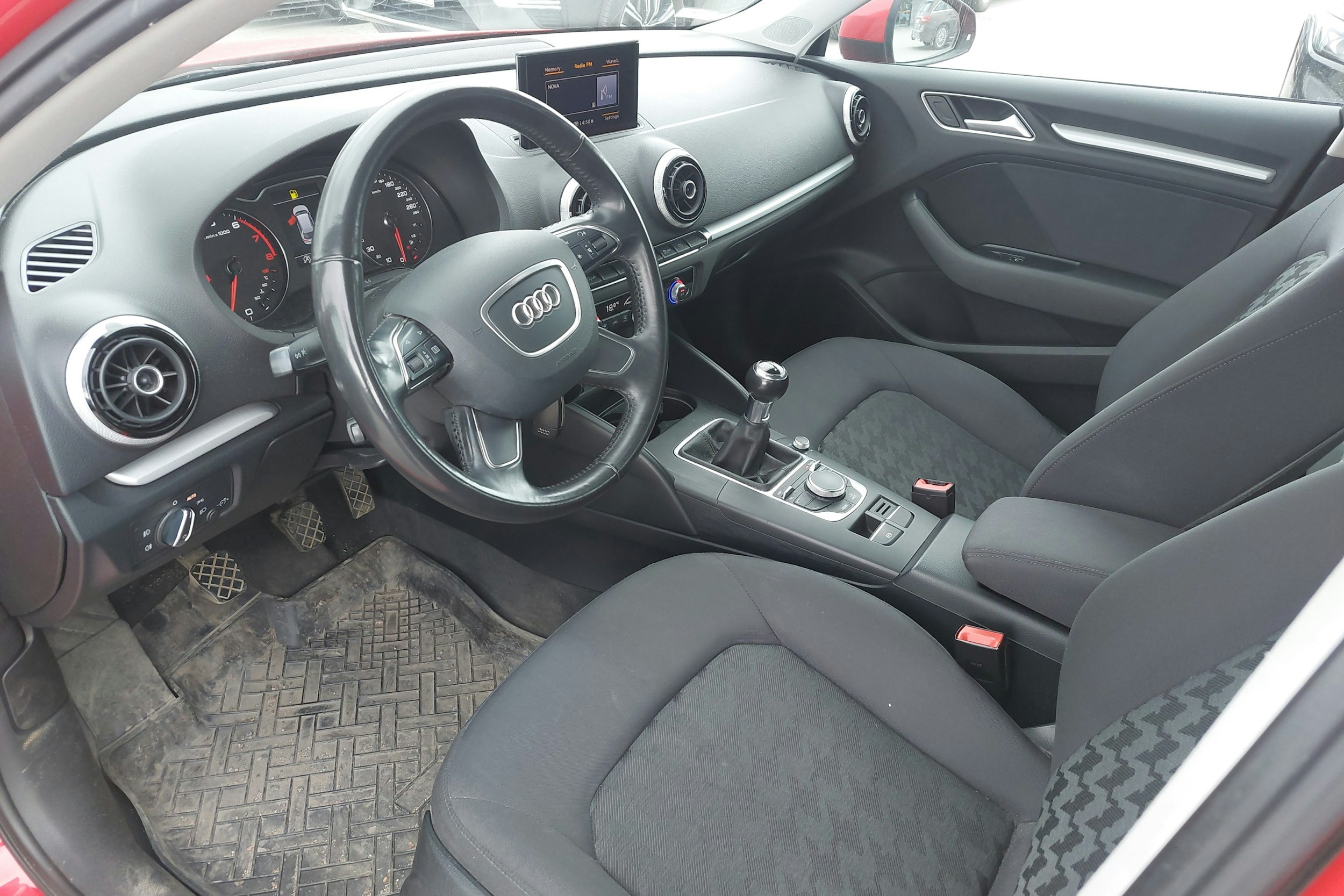 punainen Audi A3 2013 kuva 3.
