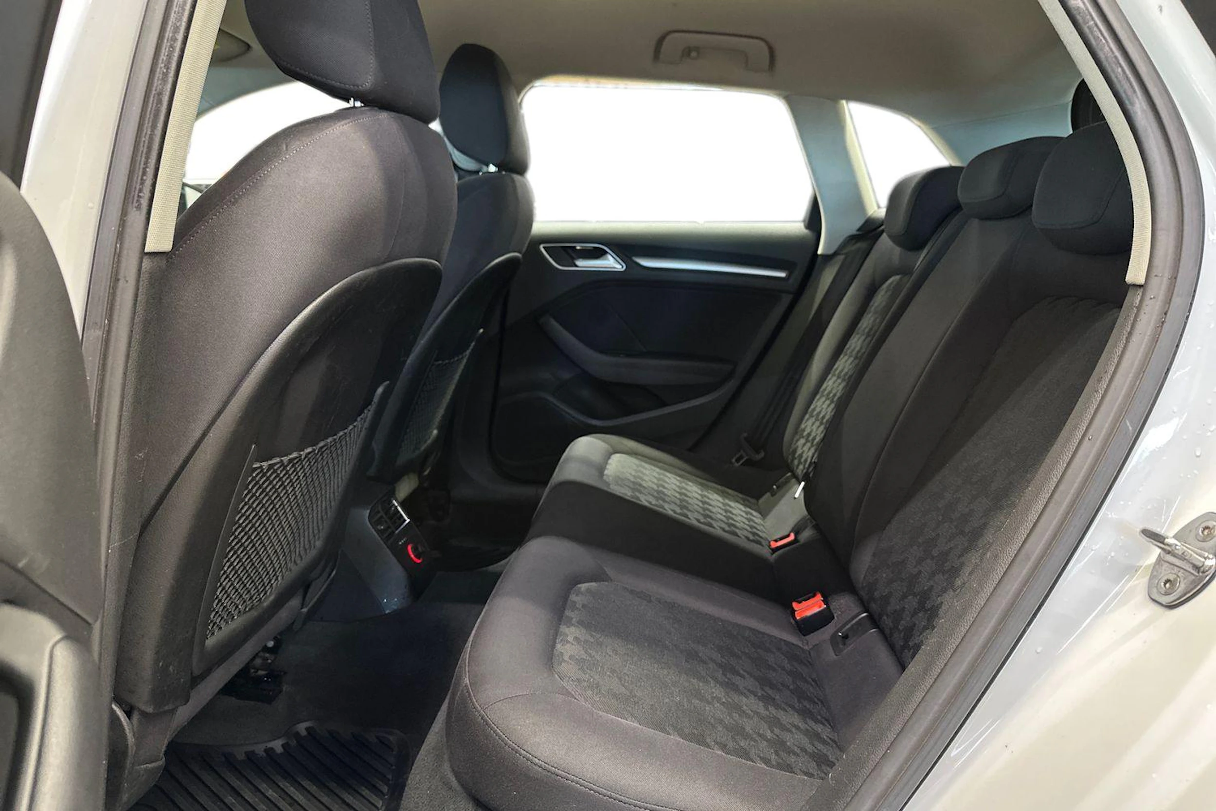 valkoinen Audi A3 2013 kuva 8.