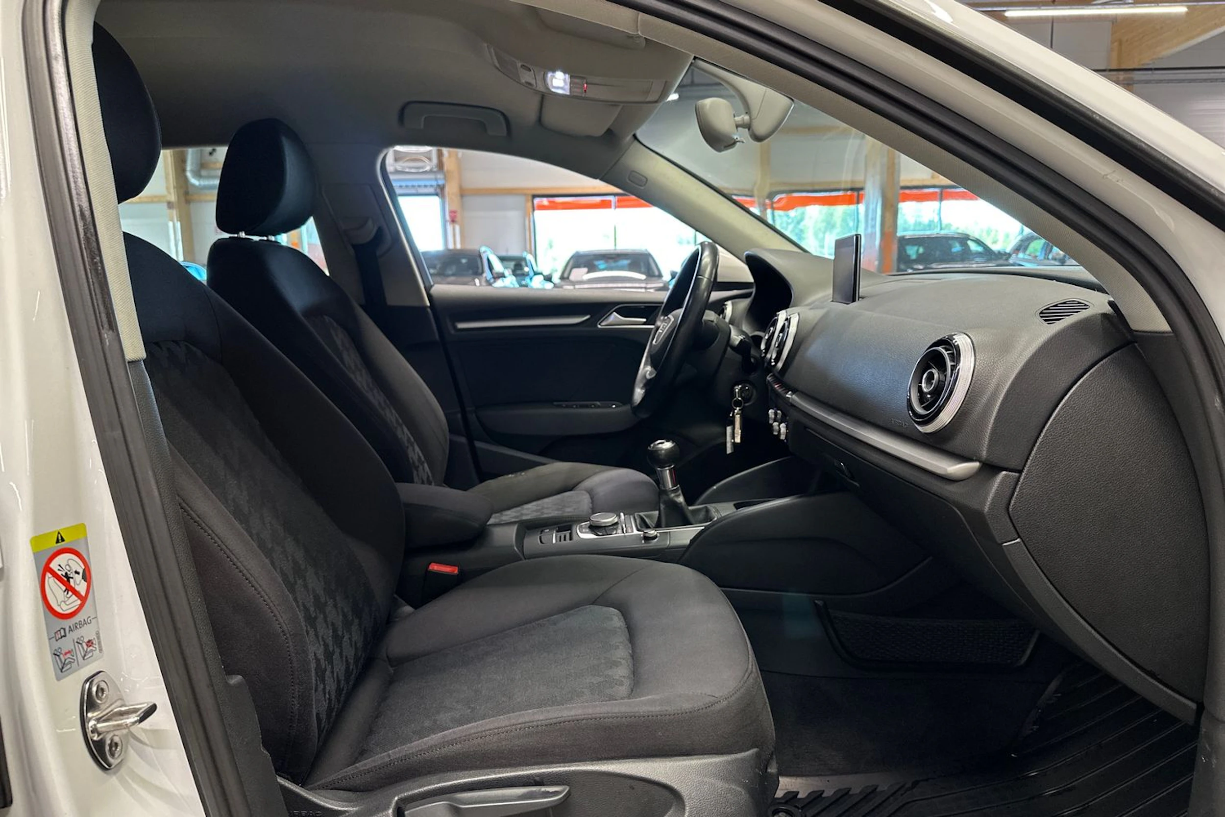 valkoinen Audi A3 2013 kuva 11.