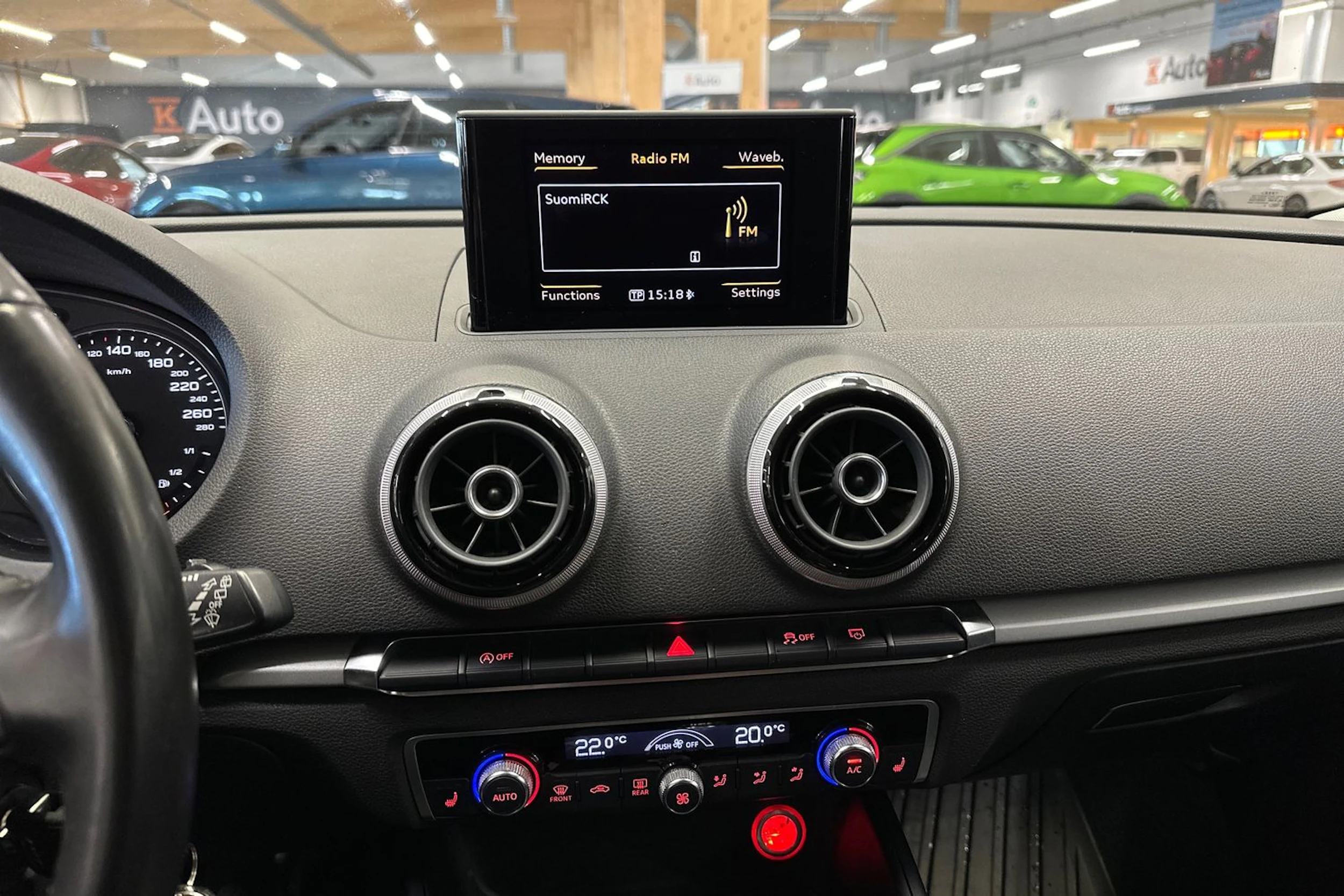 valkoinen Audi A3 2013 kuva 13.