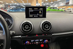 valkoinen Audi A3 2013 kuva 13.
